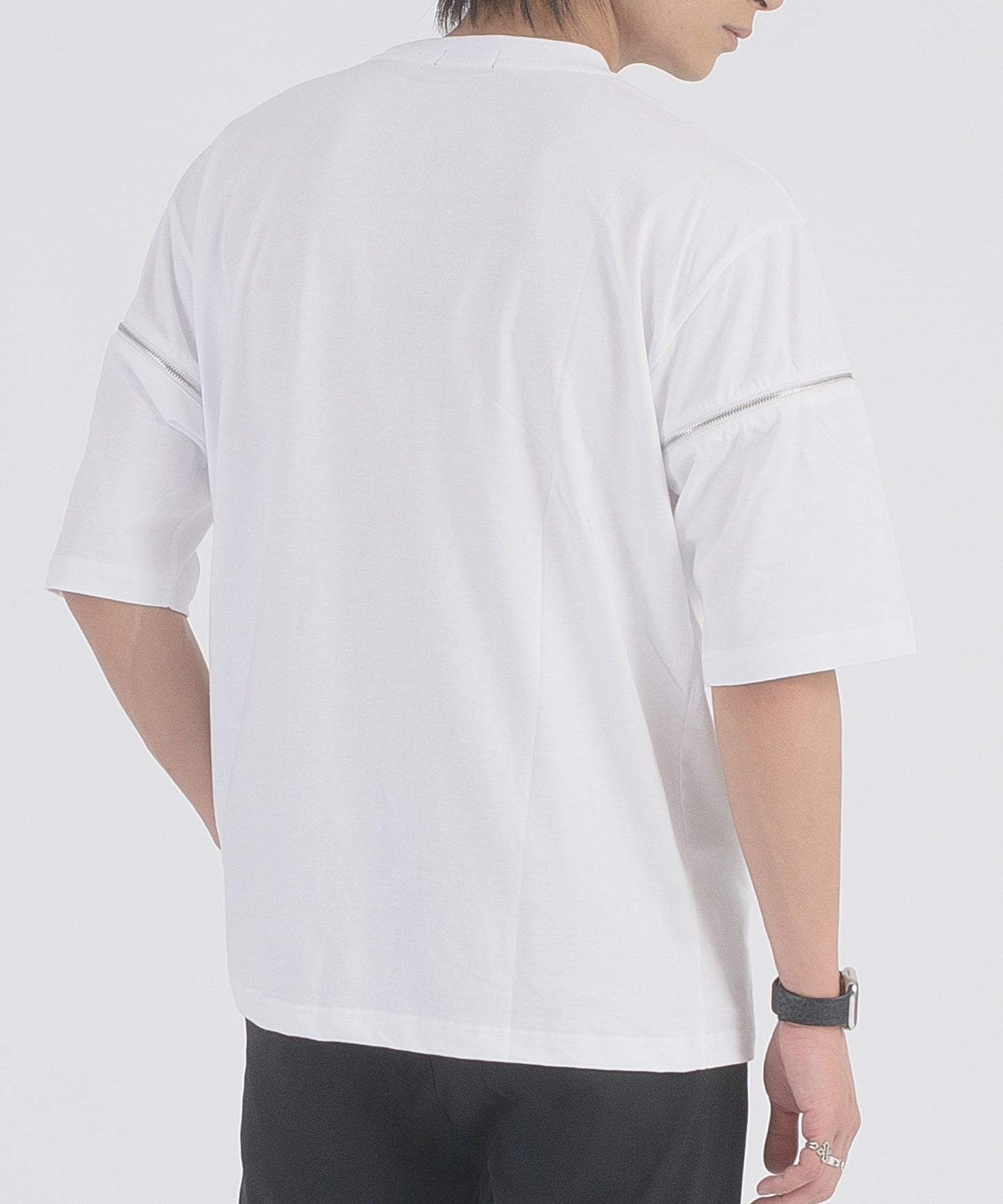 ファスナースリーブTシャツ