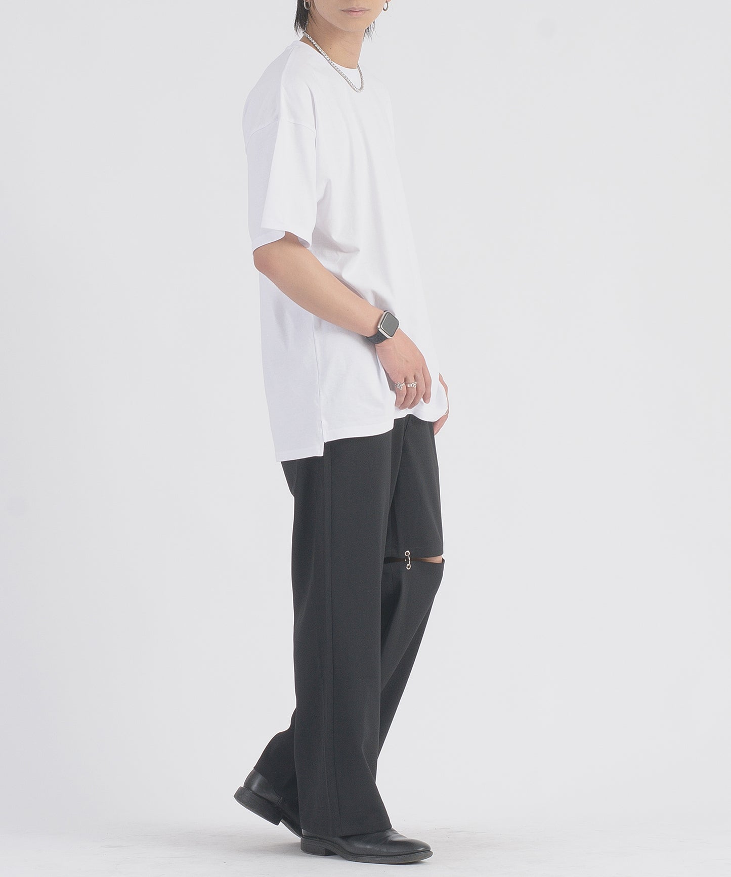 裾ピアスTシャツ