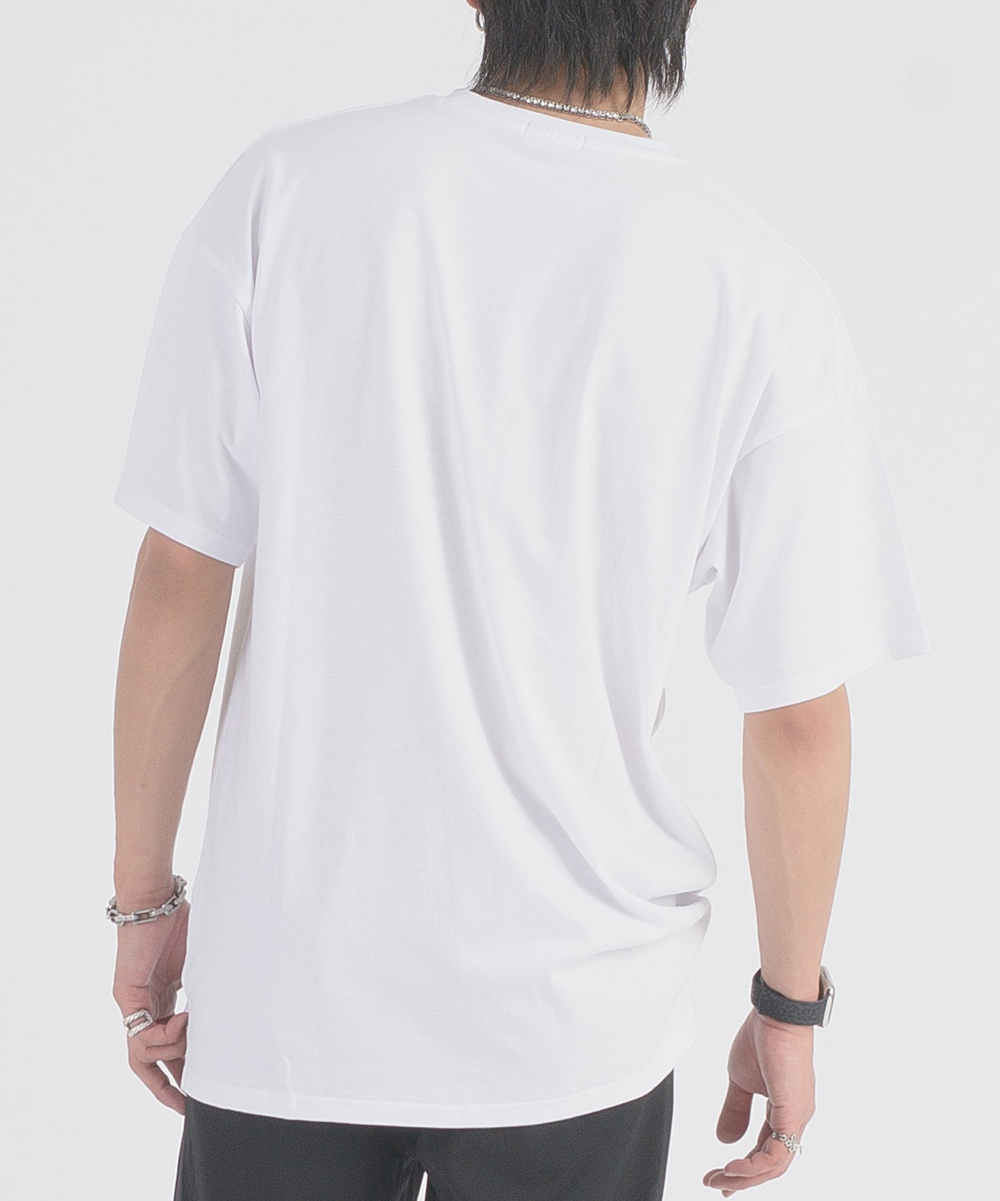 裾ピアスTシャツ