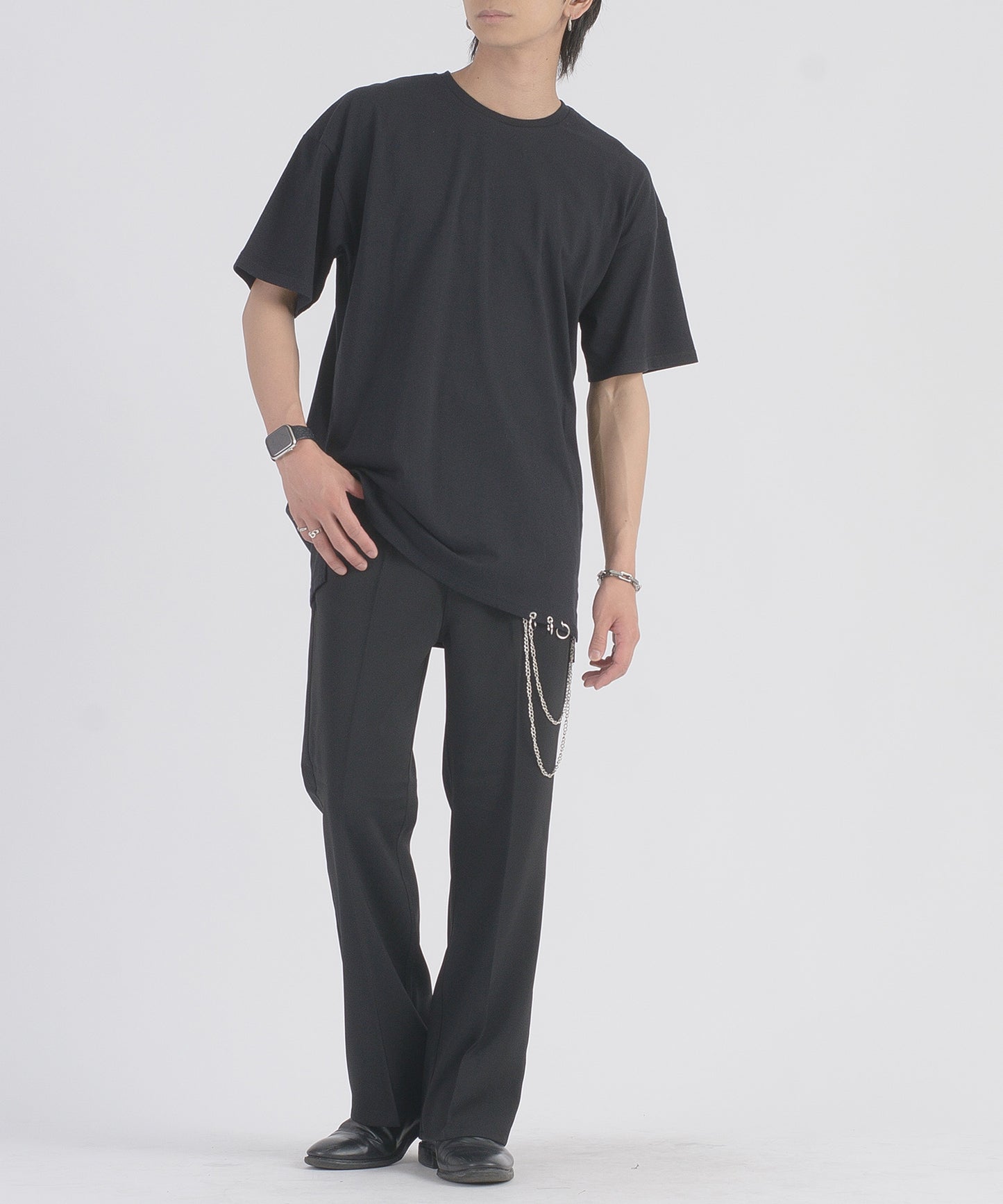 裾ピアスTシャツ