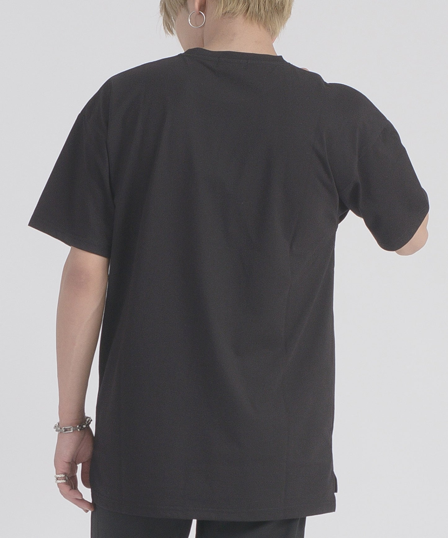 ピラミッドスタッズTシャツ
