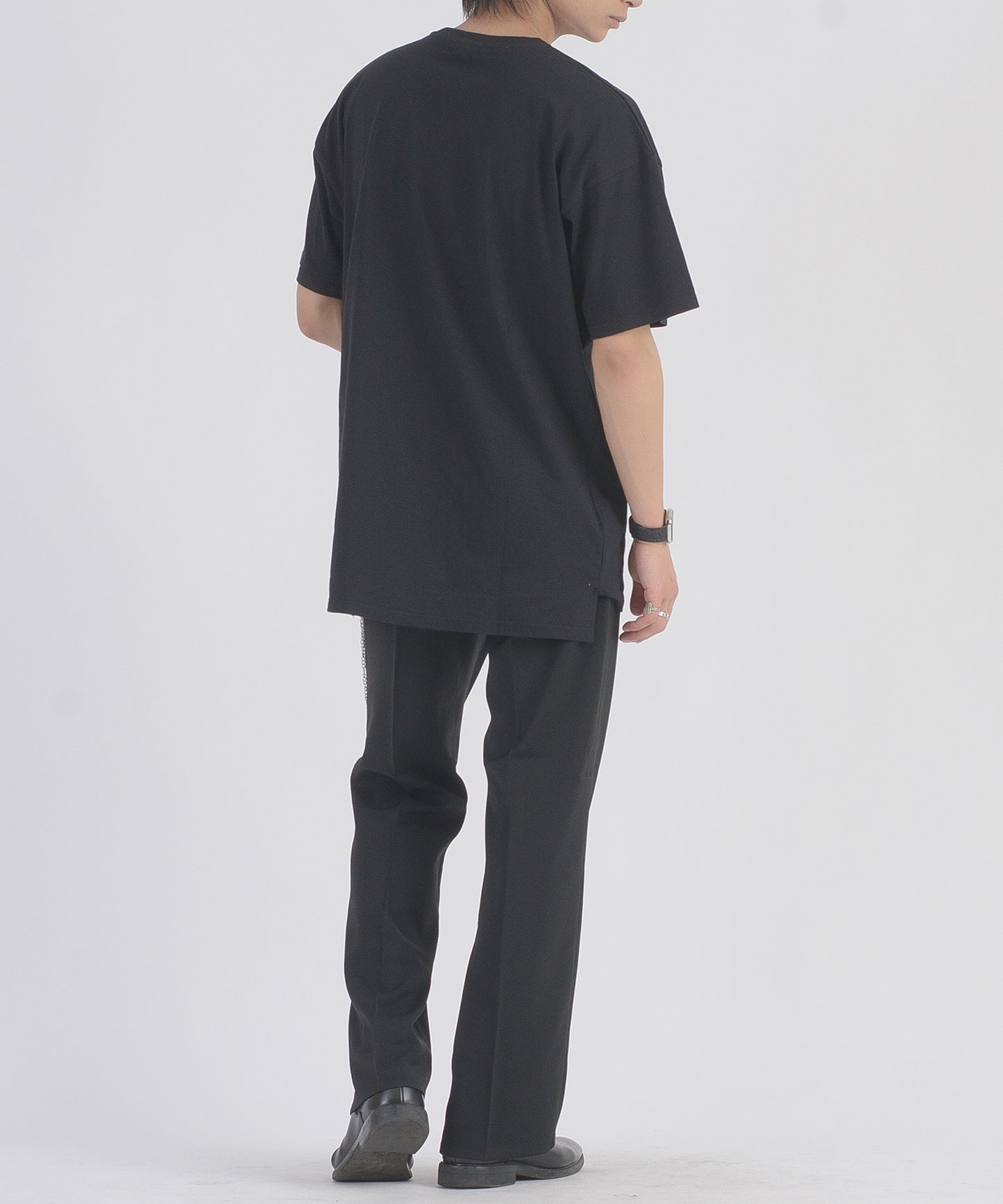 裾ピアスTシャツ