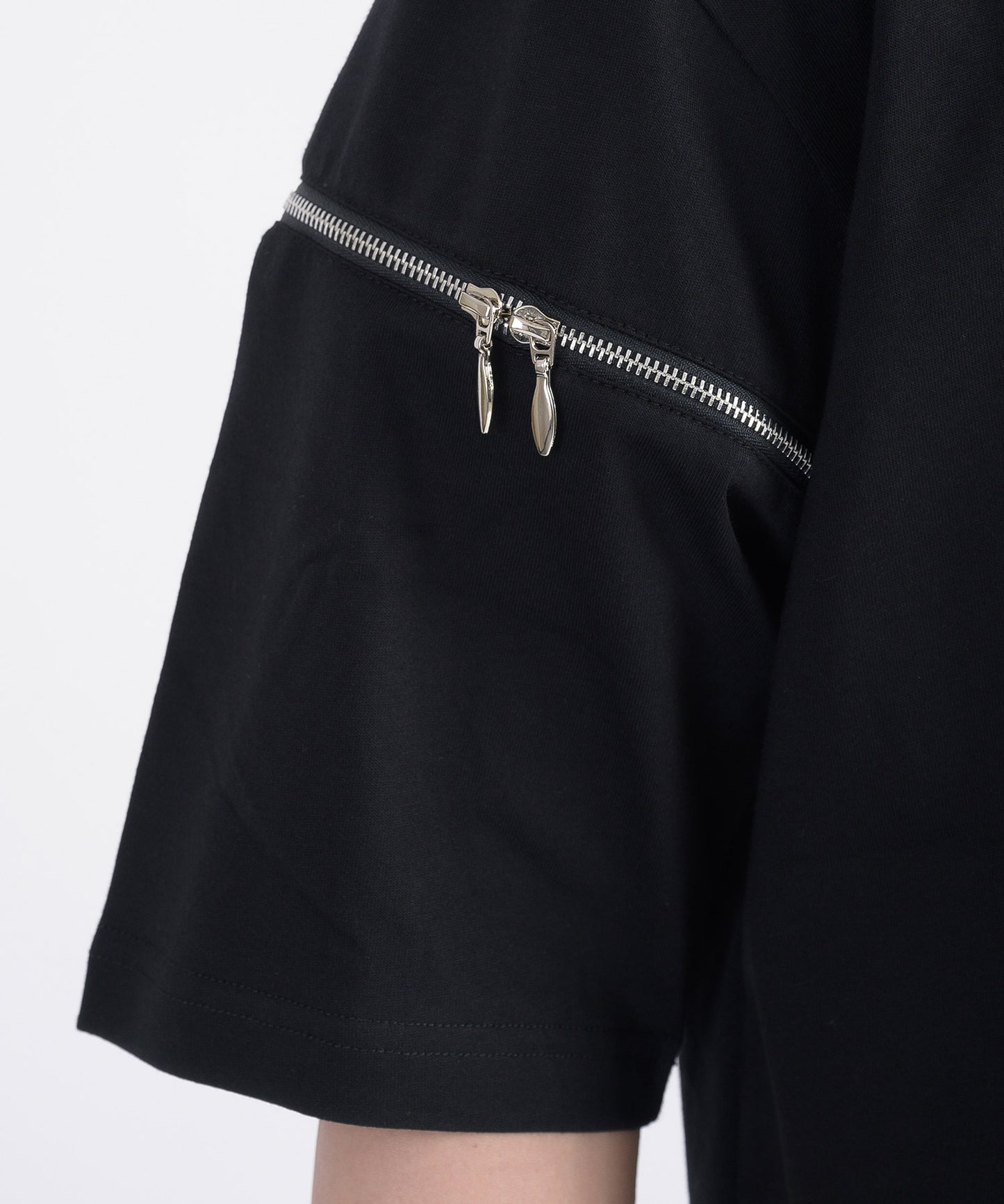 ファスナースリーブTシャツ