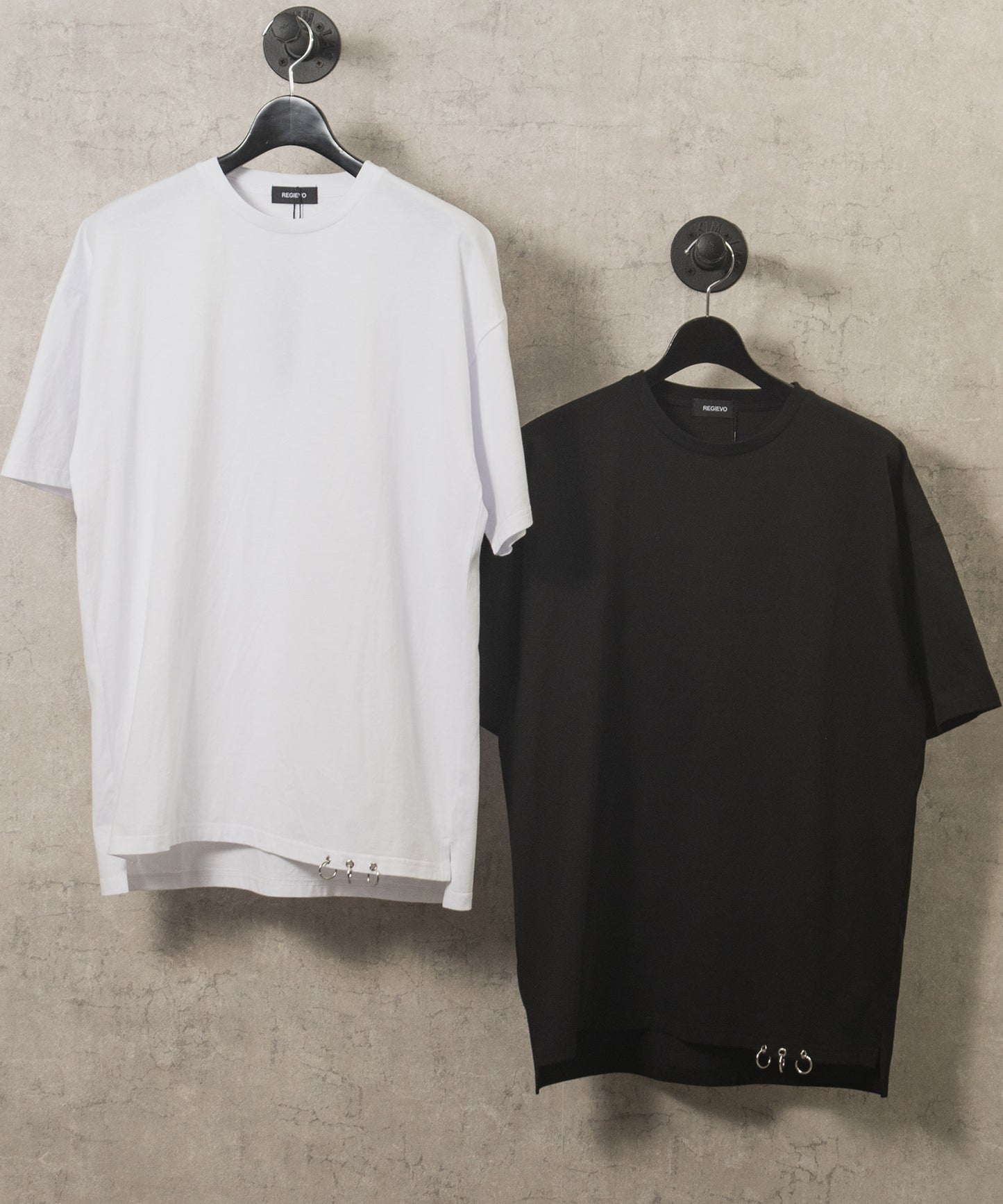 裾ピアスTシャツ