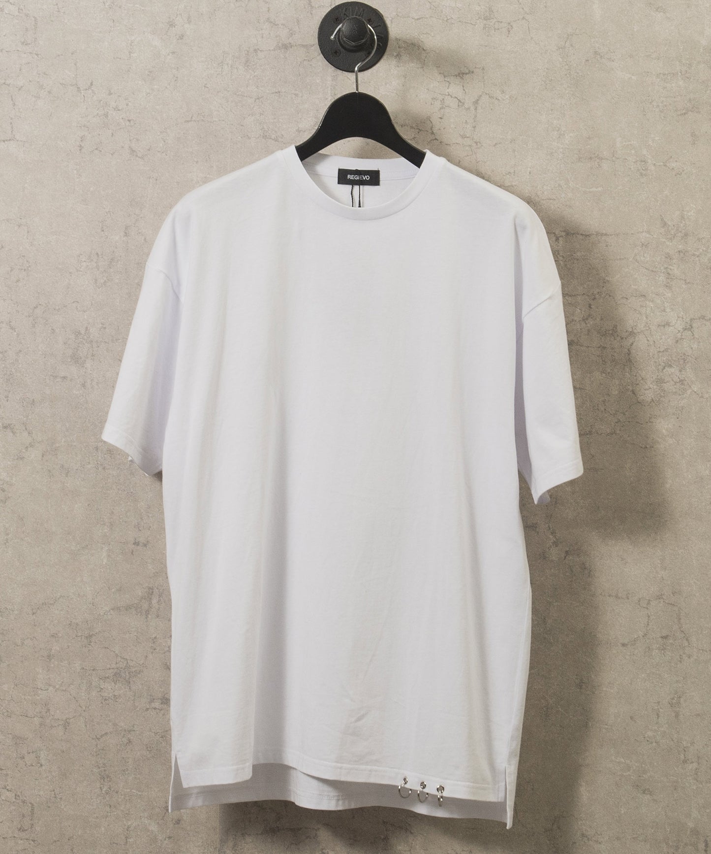 裾ピアスTシャツ