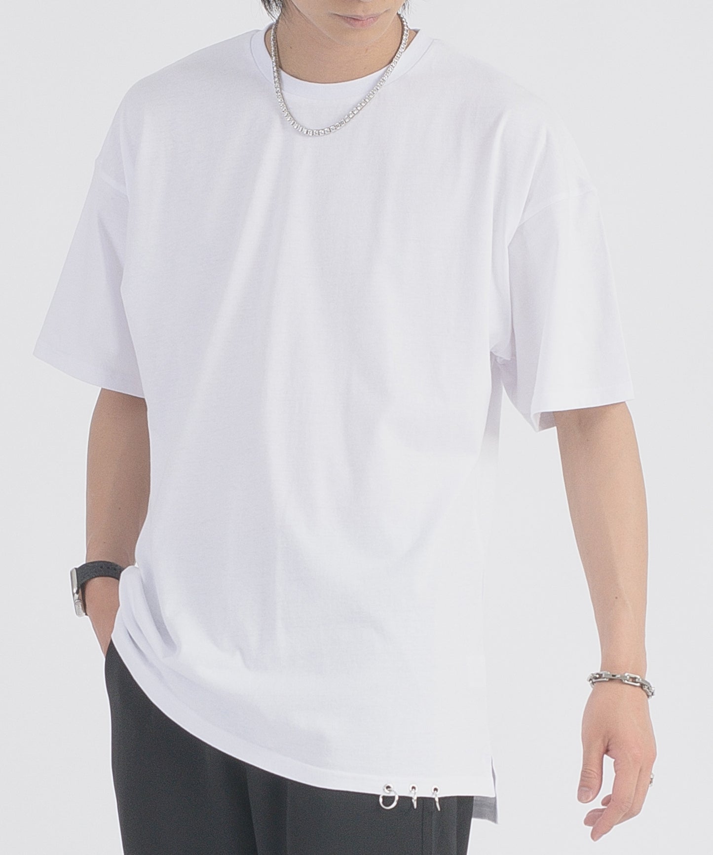 裾ピアスTシャツ
