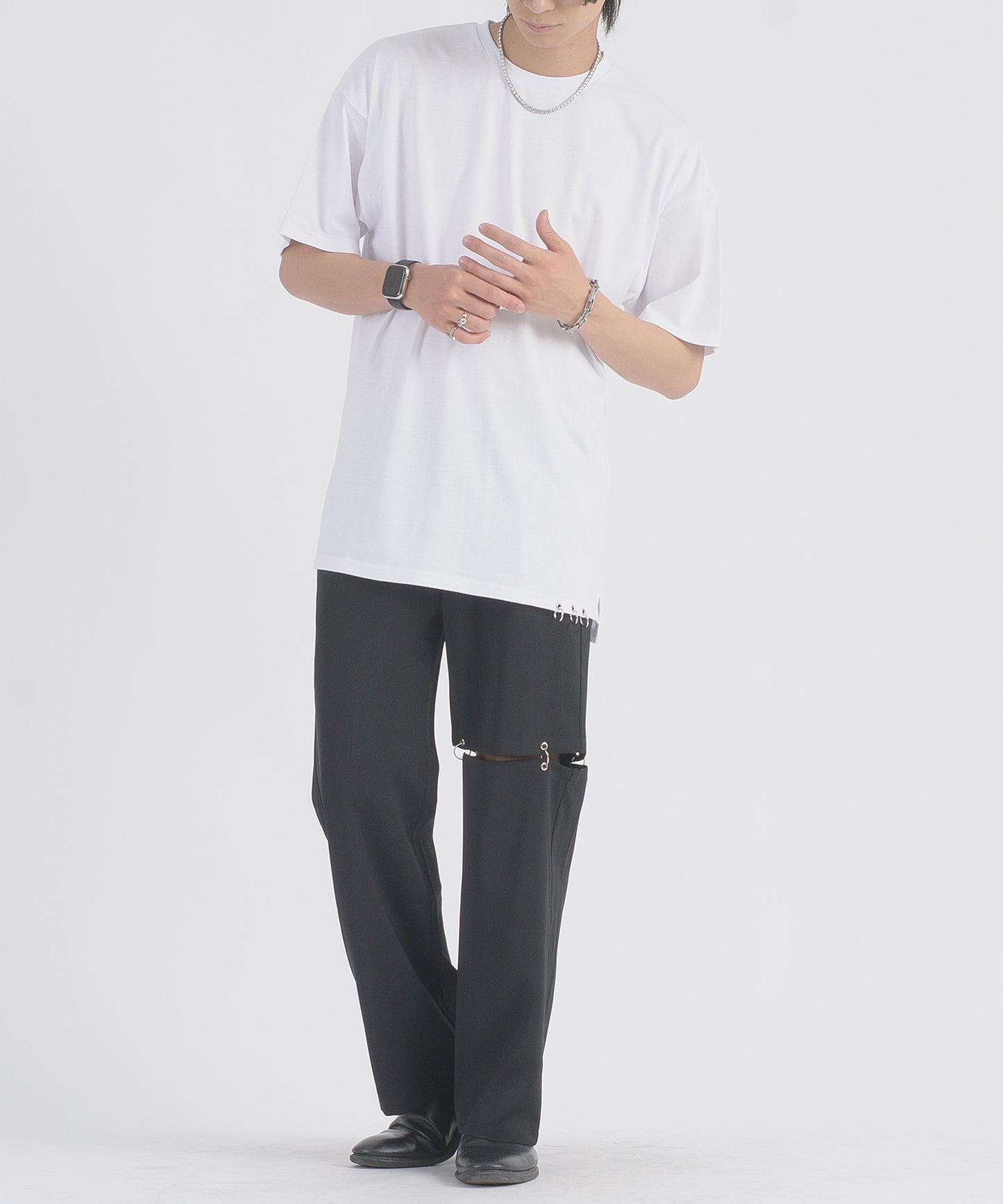裾ピアスTシャツ