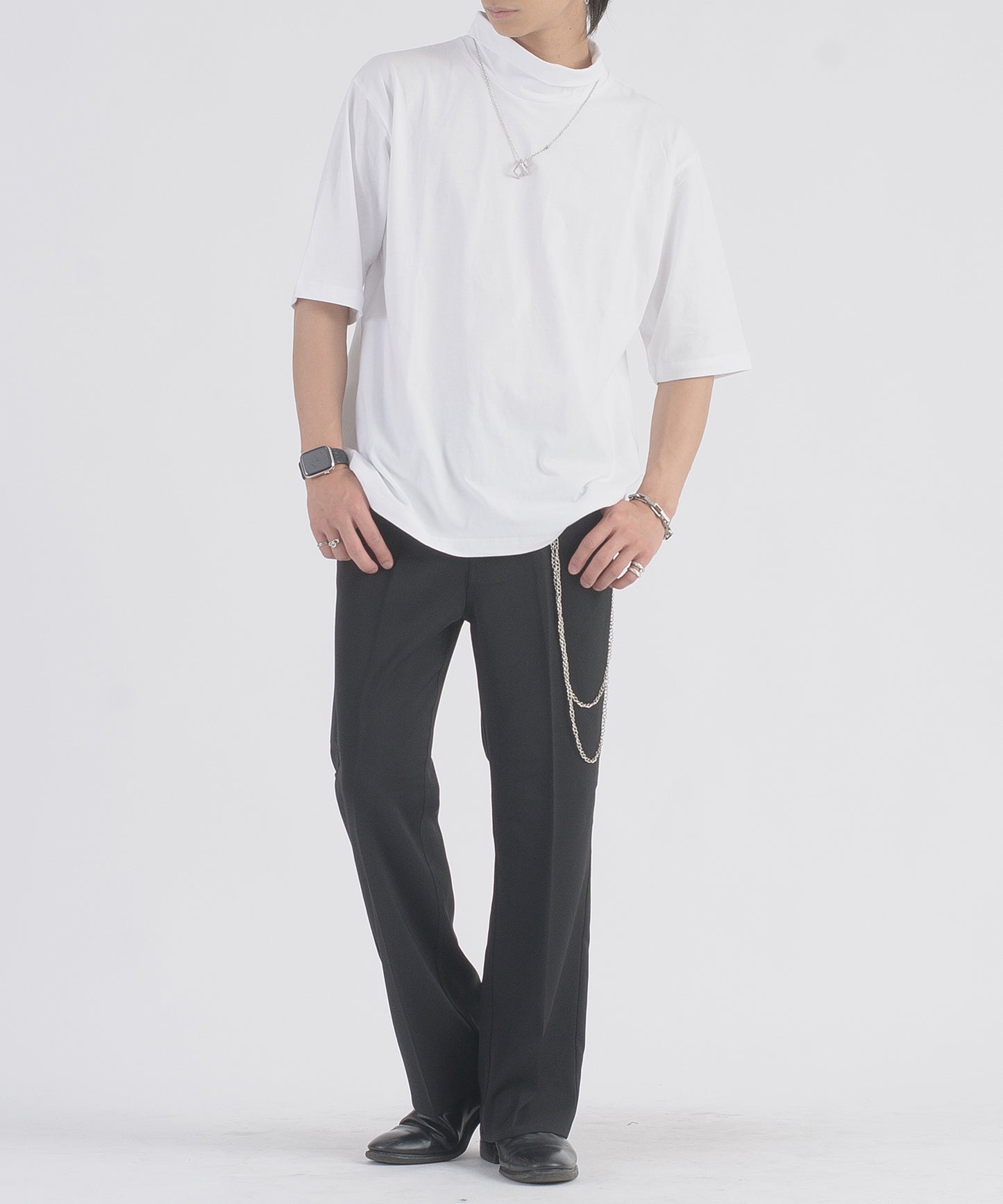 ネックレスタートルTシャツ
