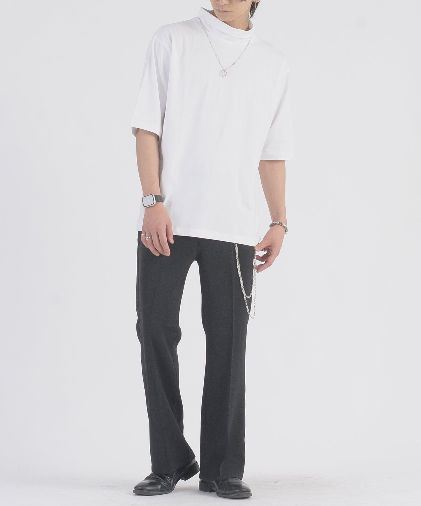 ネックレスタートルTシャツ