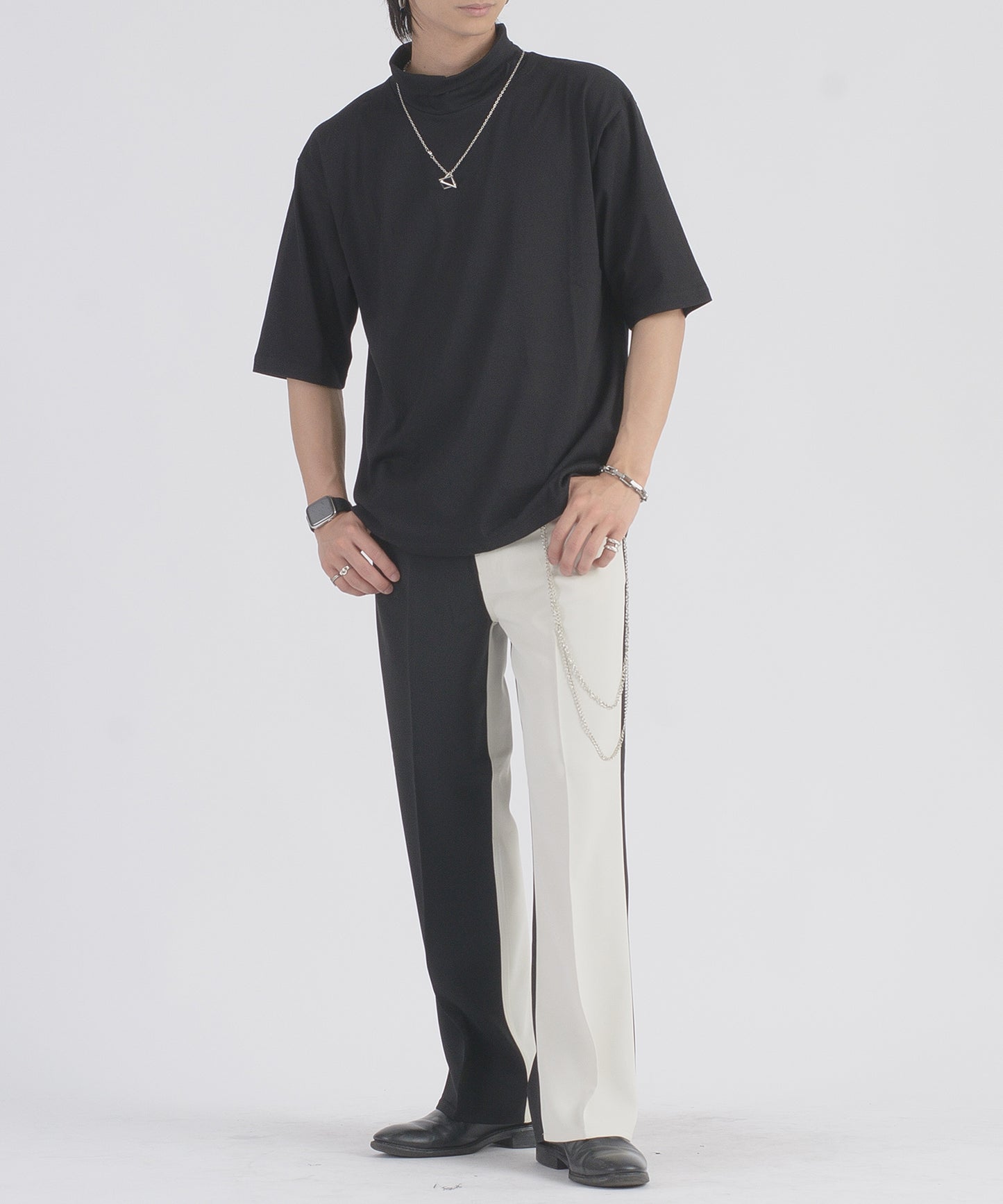 ネックレスタートルTシャツ