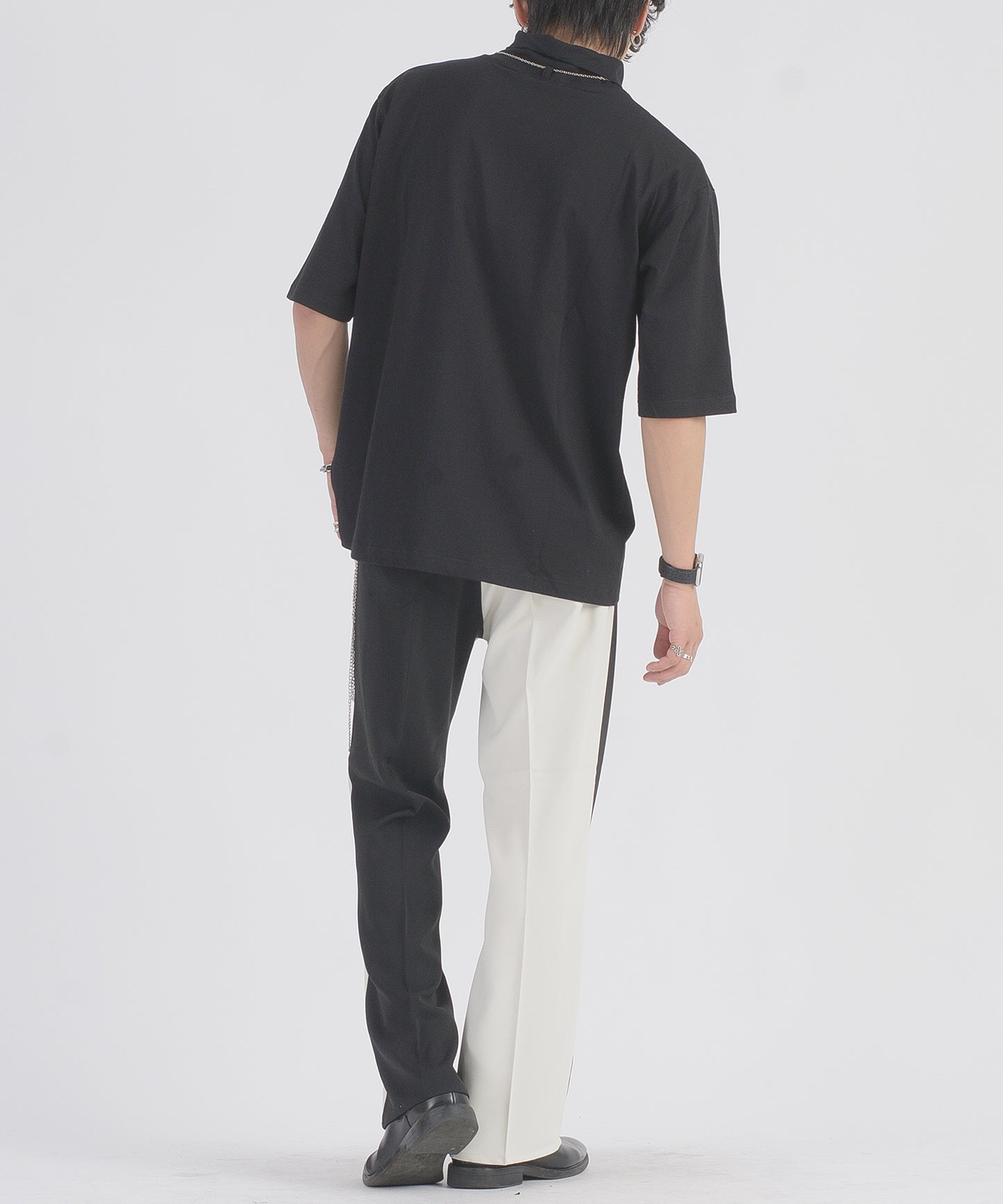 ネックレスタートルTシャツ
