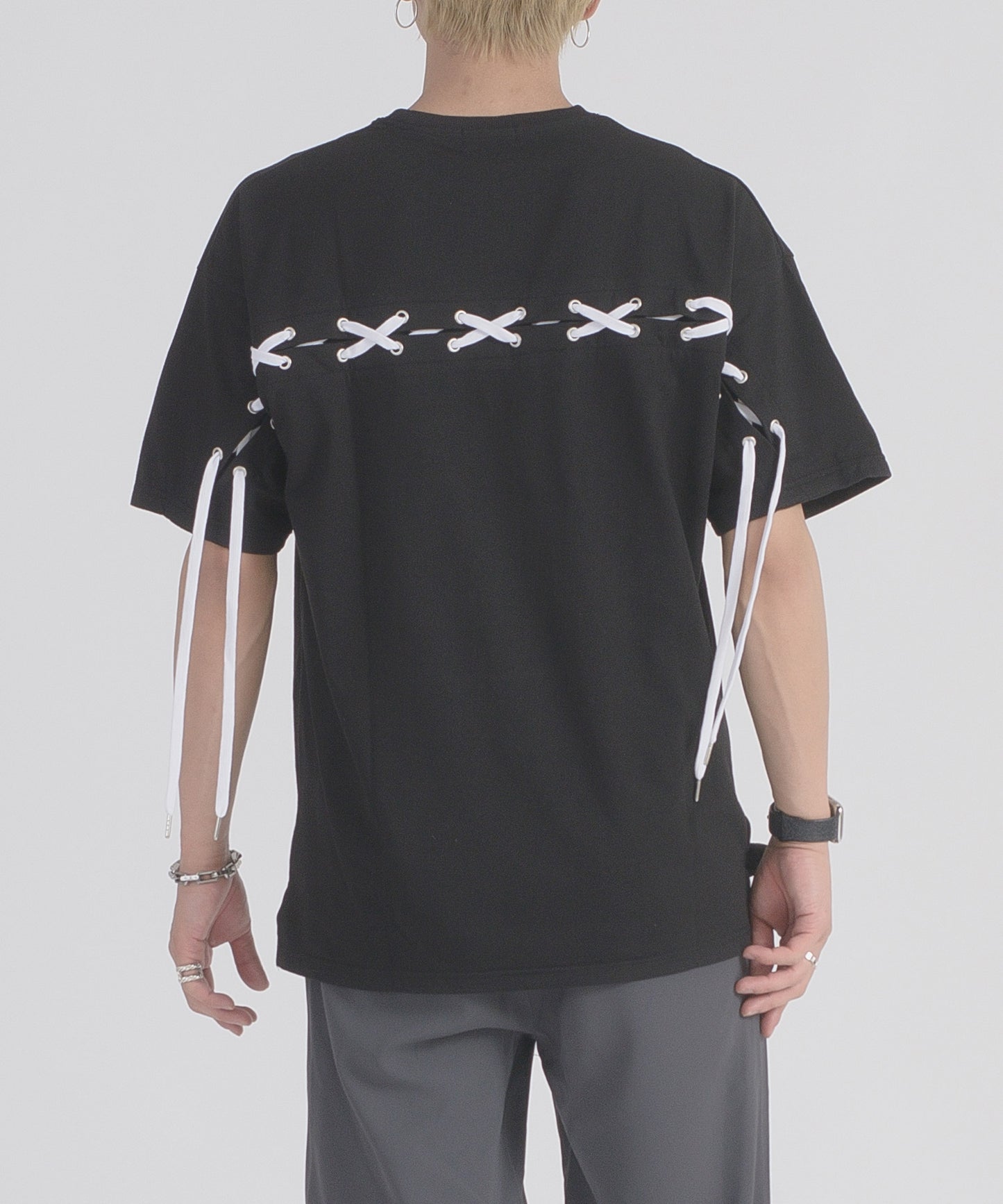 レースアップTシャツ