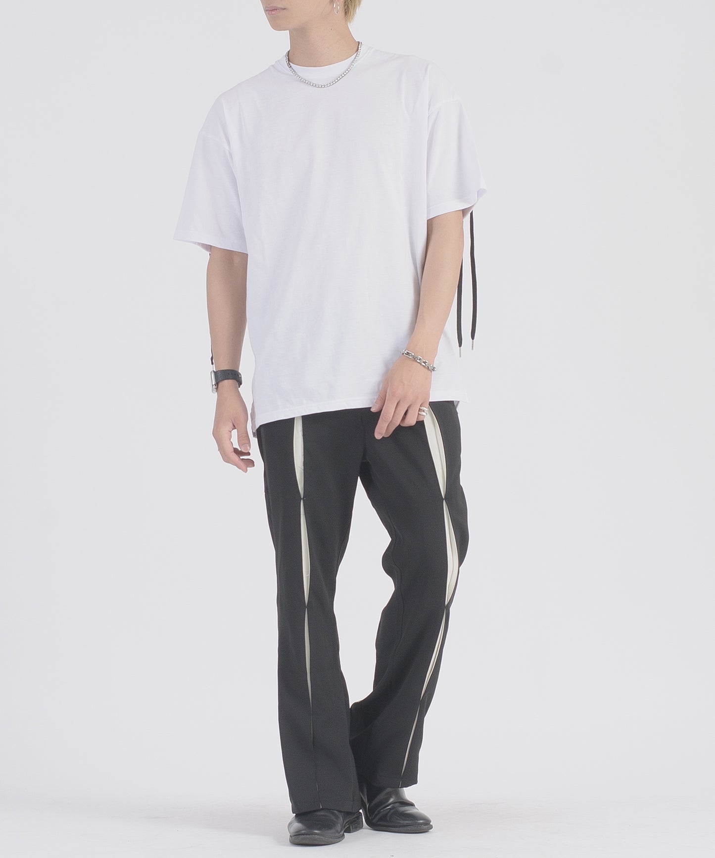 レースアップTシャツ
