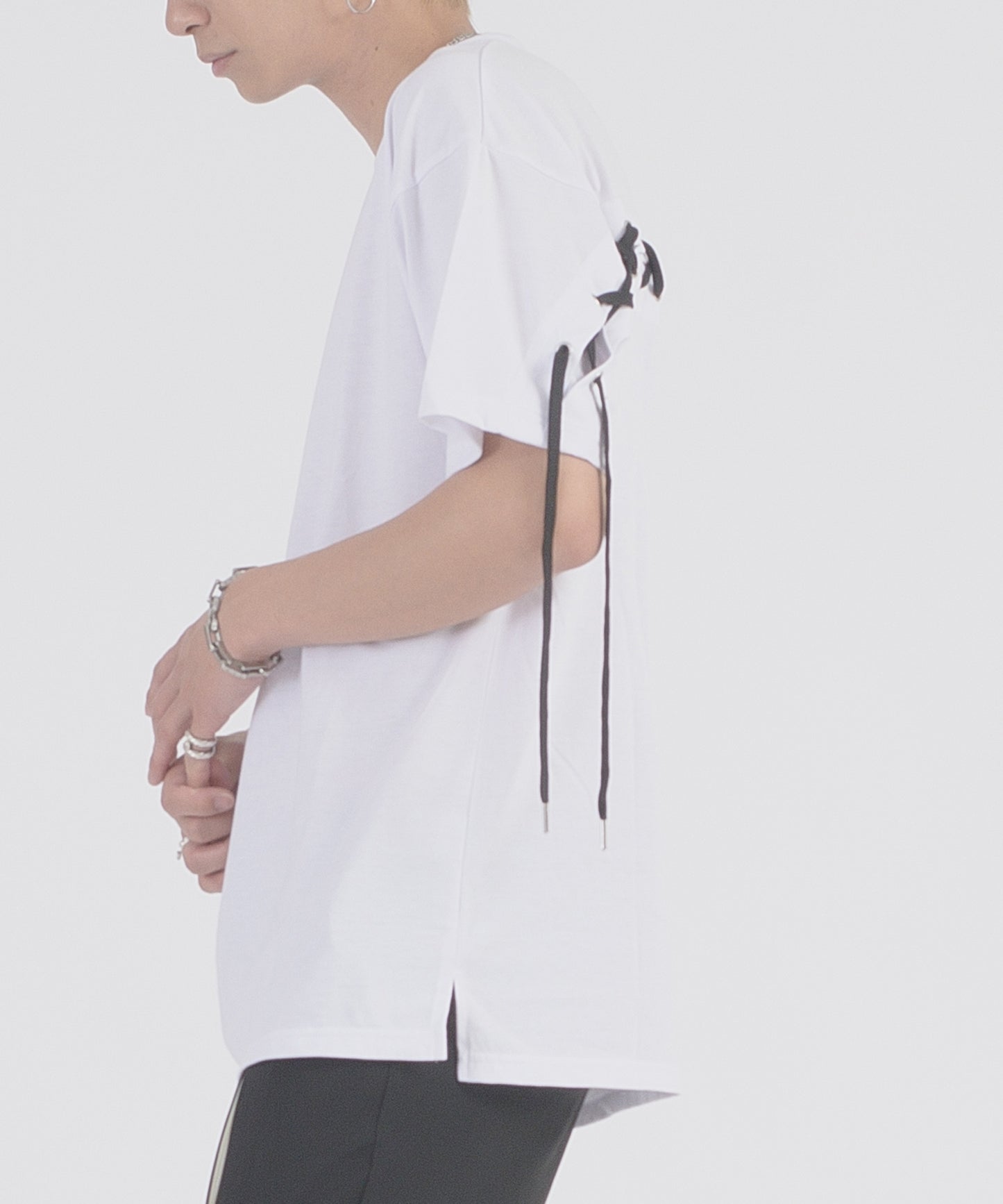 レースアップTシャツ