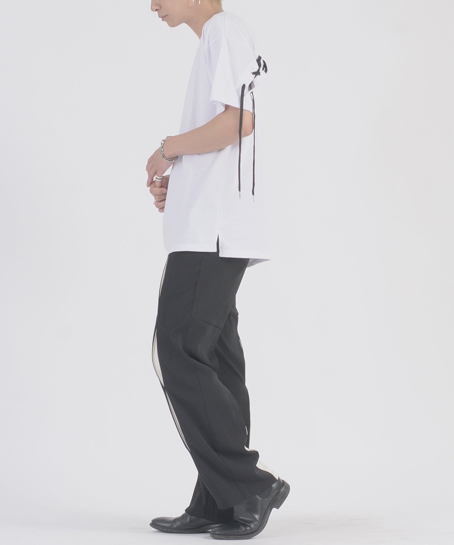 レースアップTシャツ