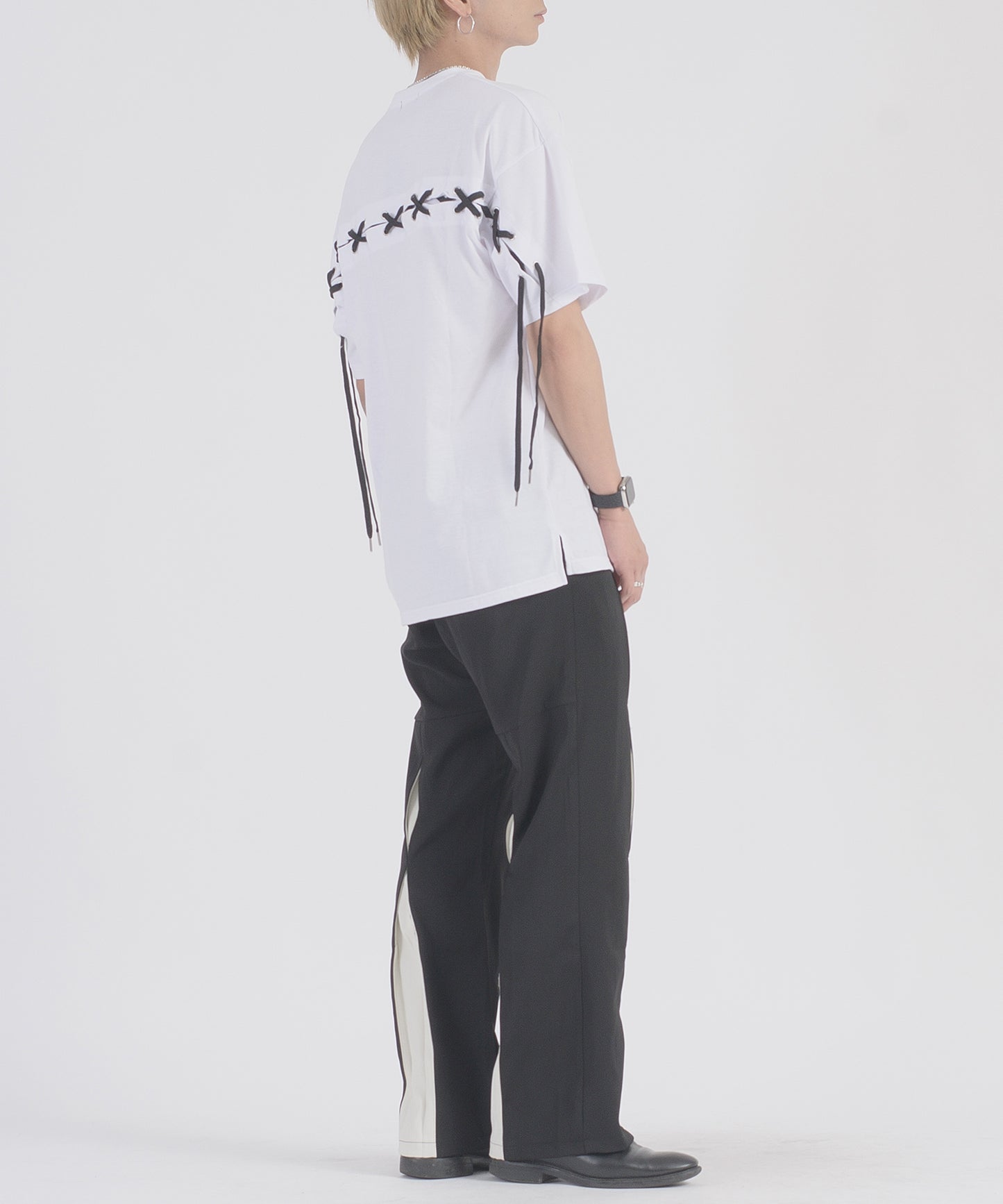 レースアップTシャツ