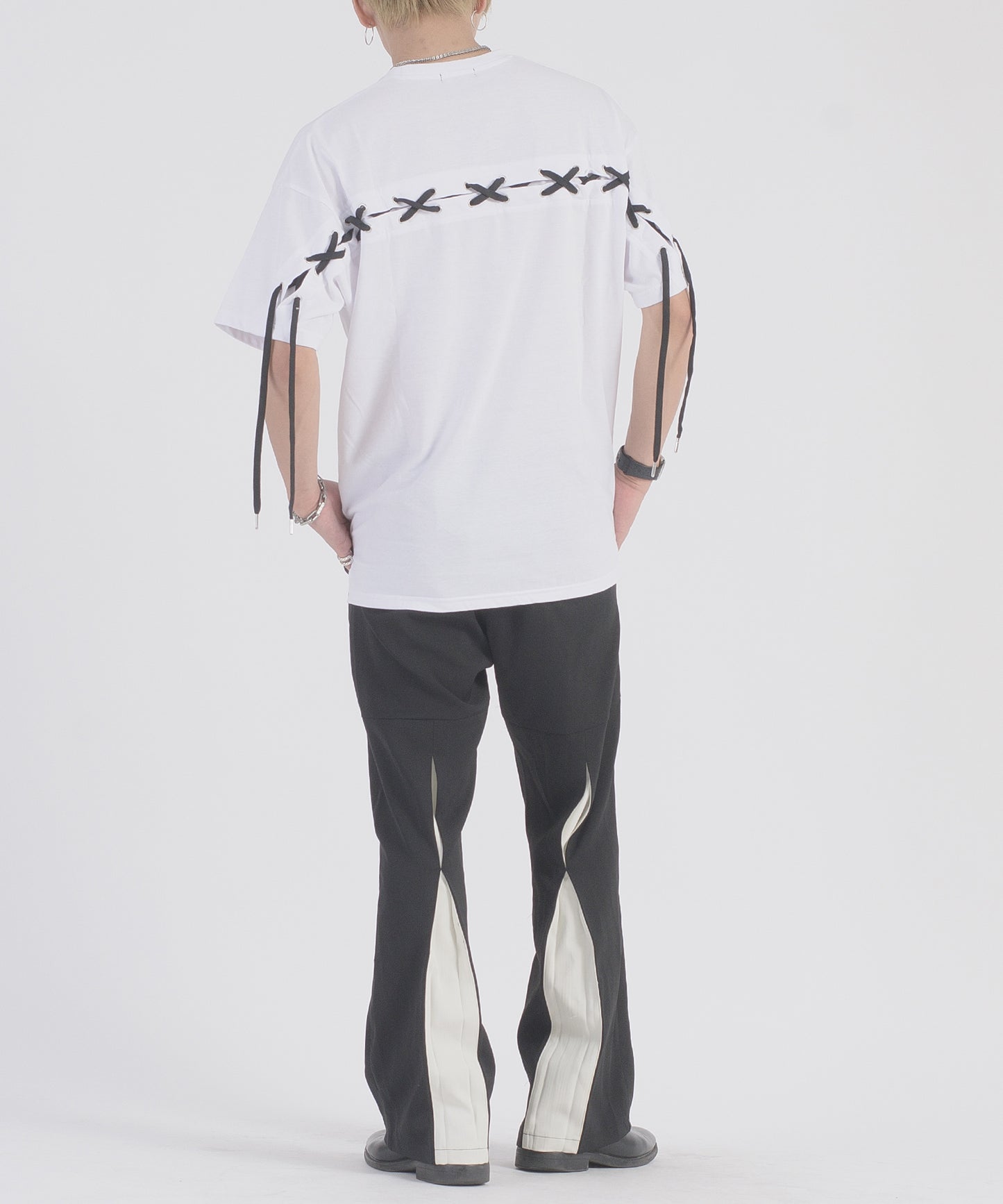 レースアップTシャツ