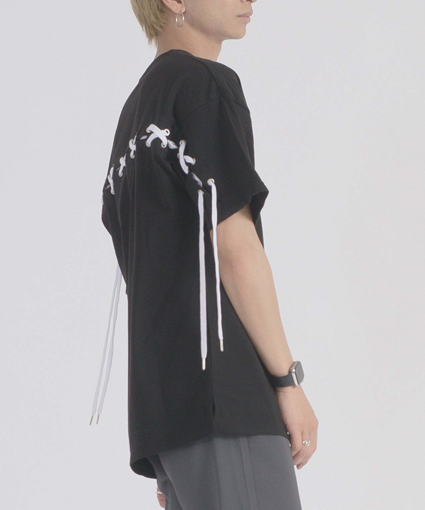 レースアップTシャツ