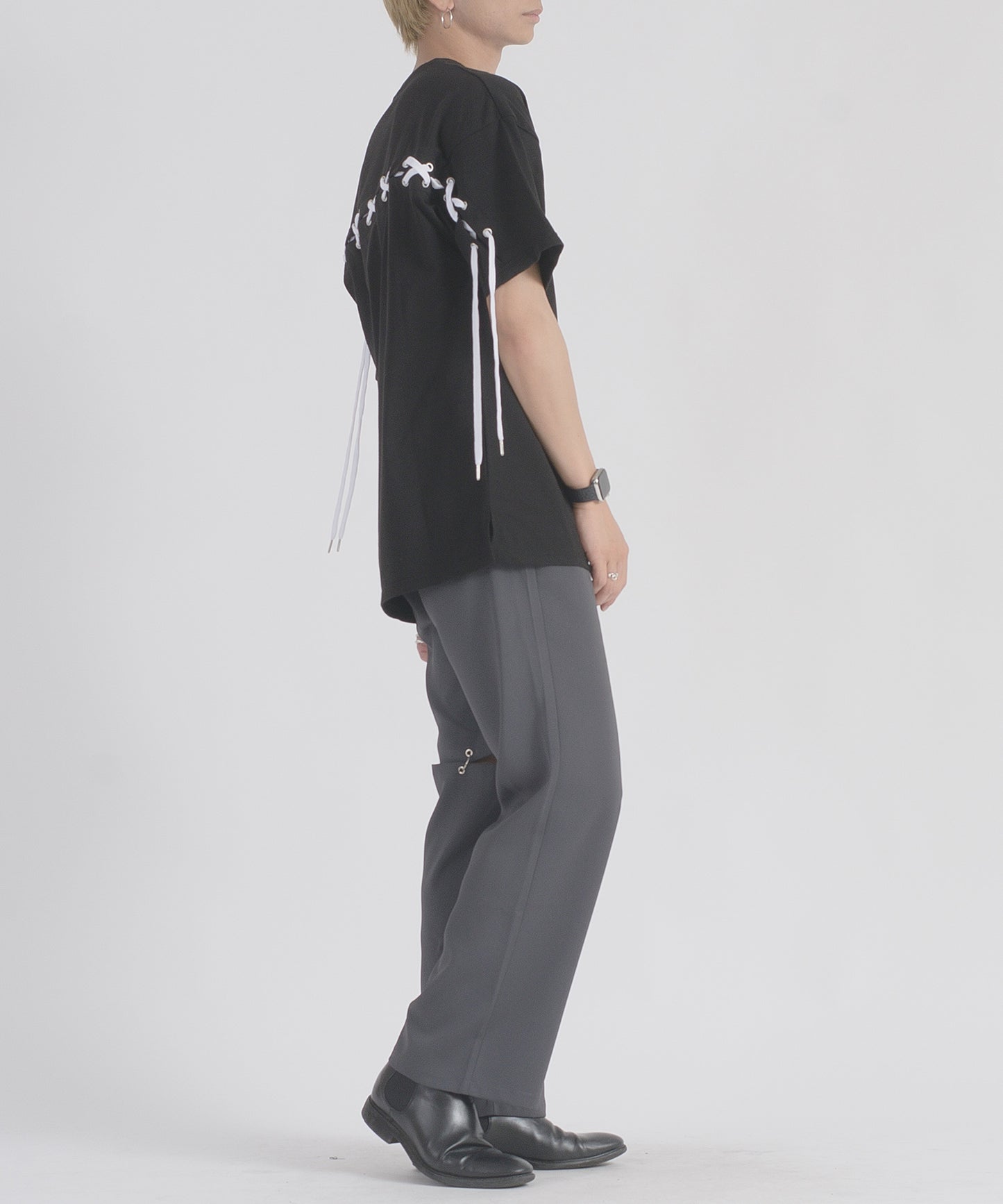 レースアップTシャツ