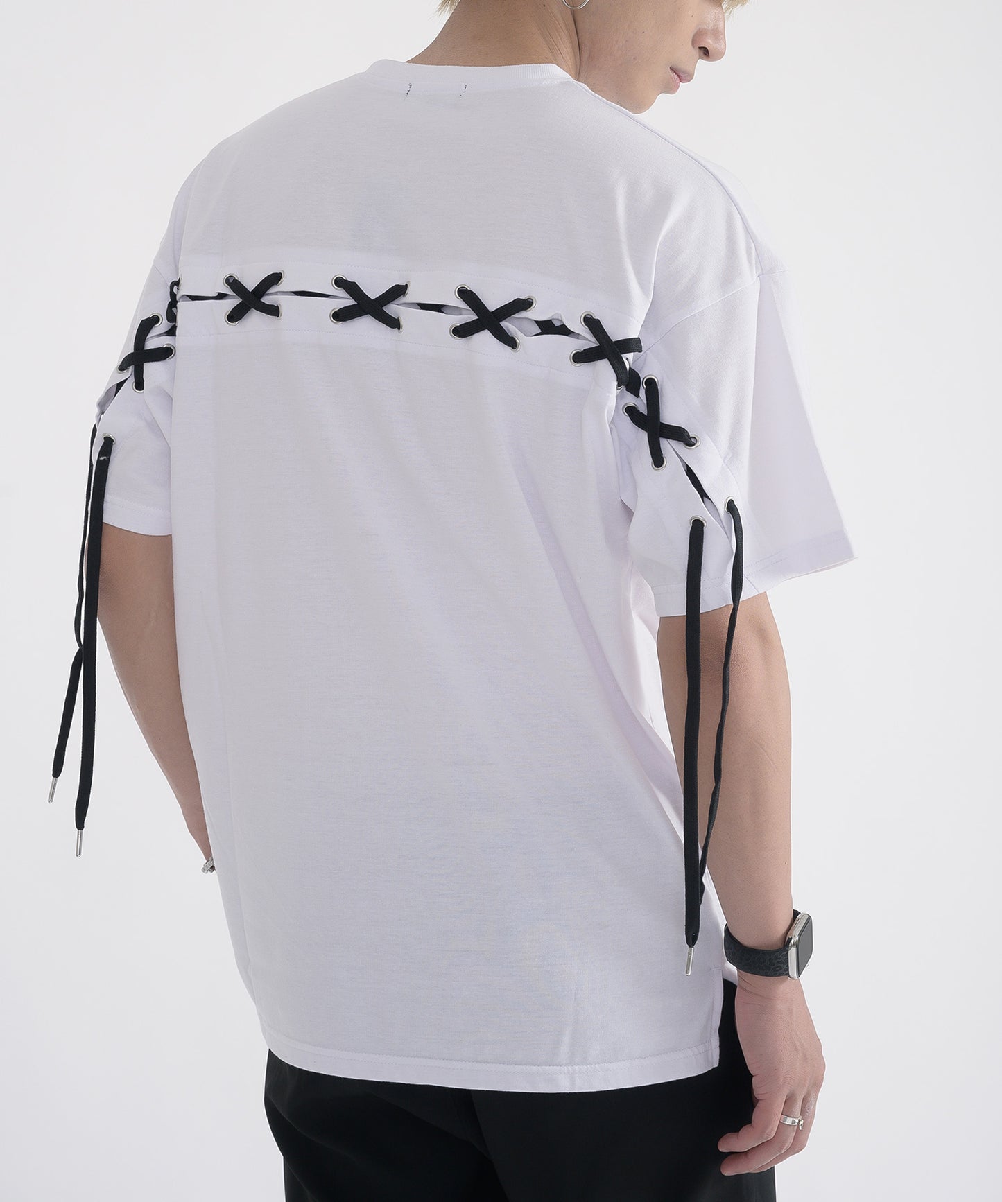 レースアップTシャツ