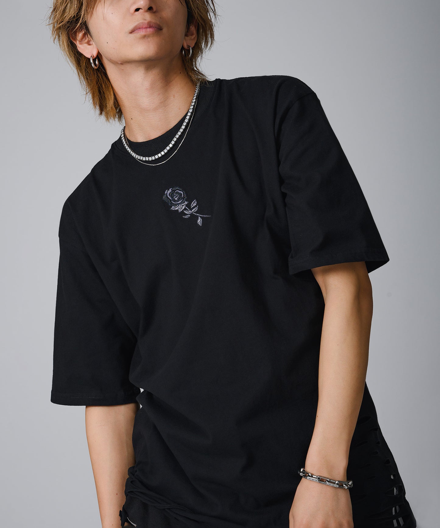 ローズ刺繍グランジTシャツ