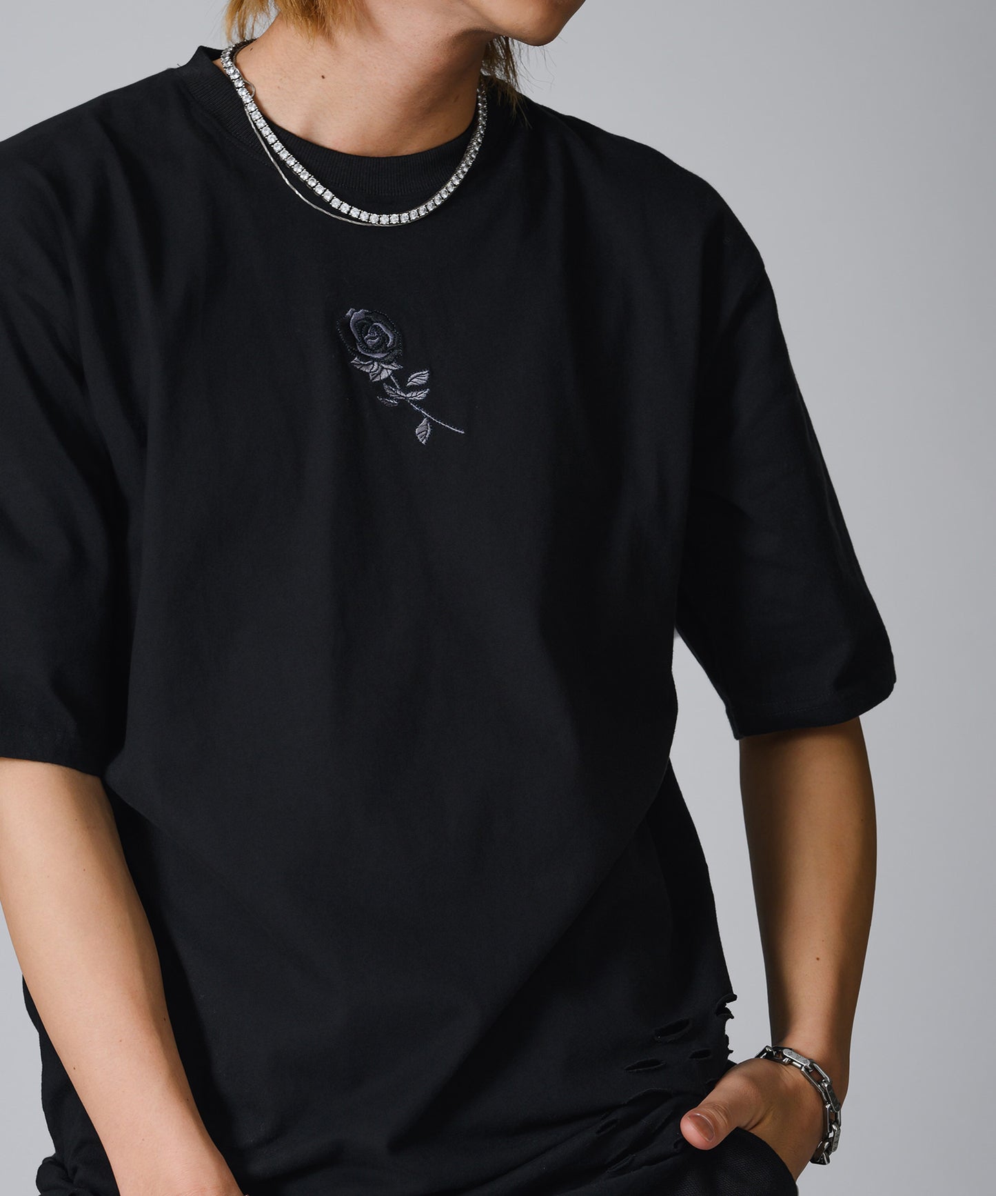 ローズ刺繍グランジTシャツ