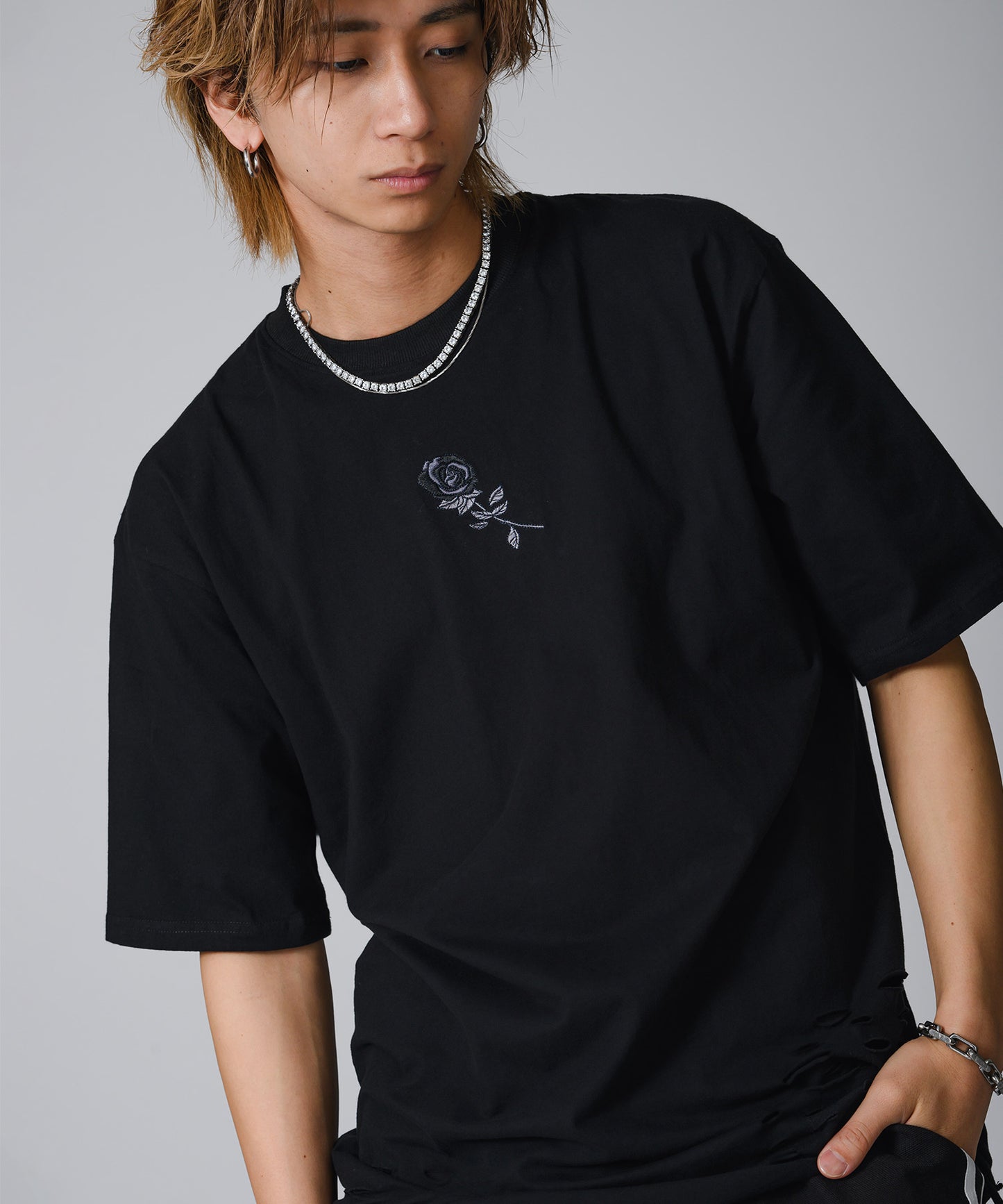 ローズ刺繍グランジTシャツ