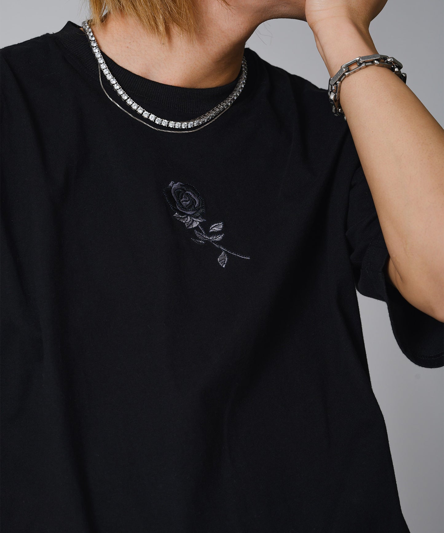 ローズ刺繍グランジTシャツ