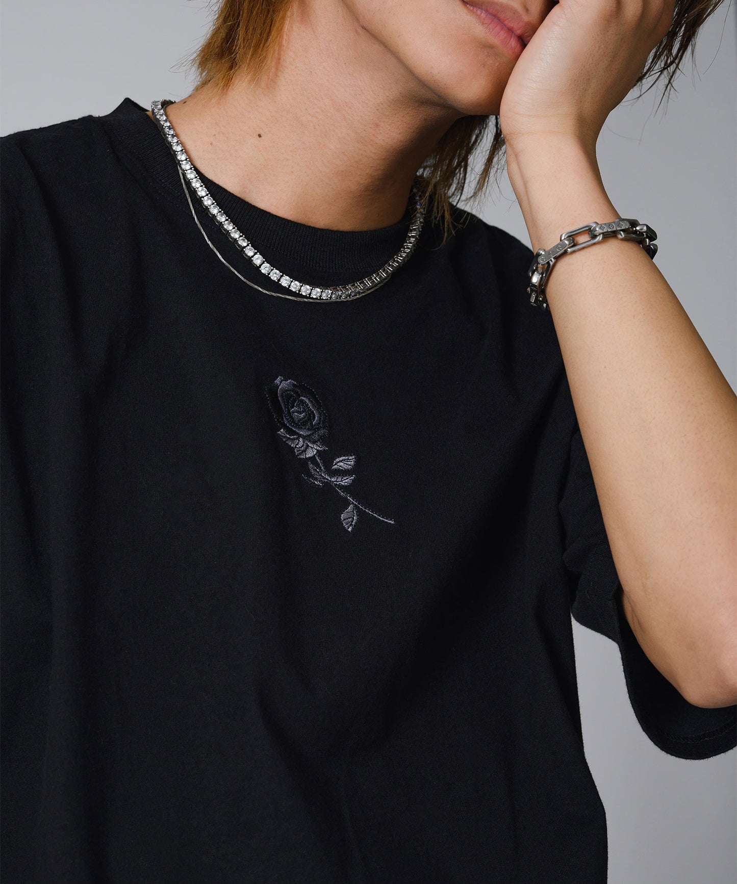 ローズ刺繍グランジTシャツ