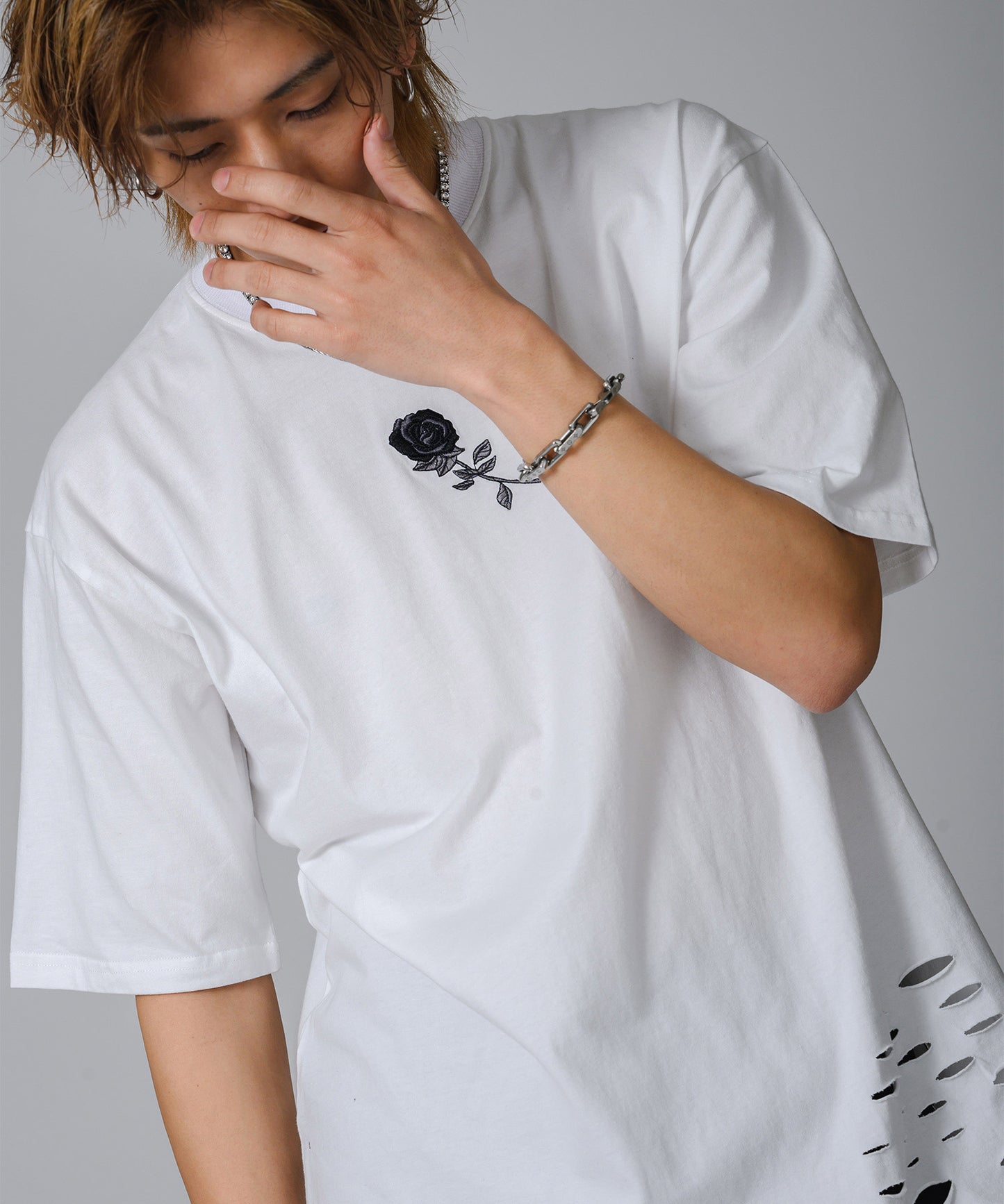 ローズ刺繍グランジTシャツ
