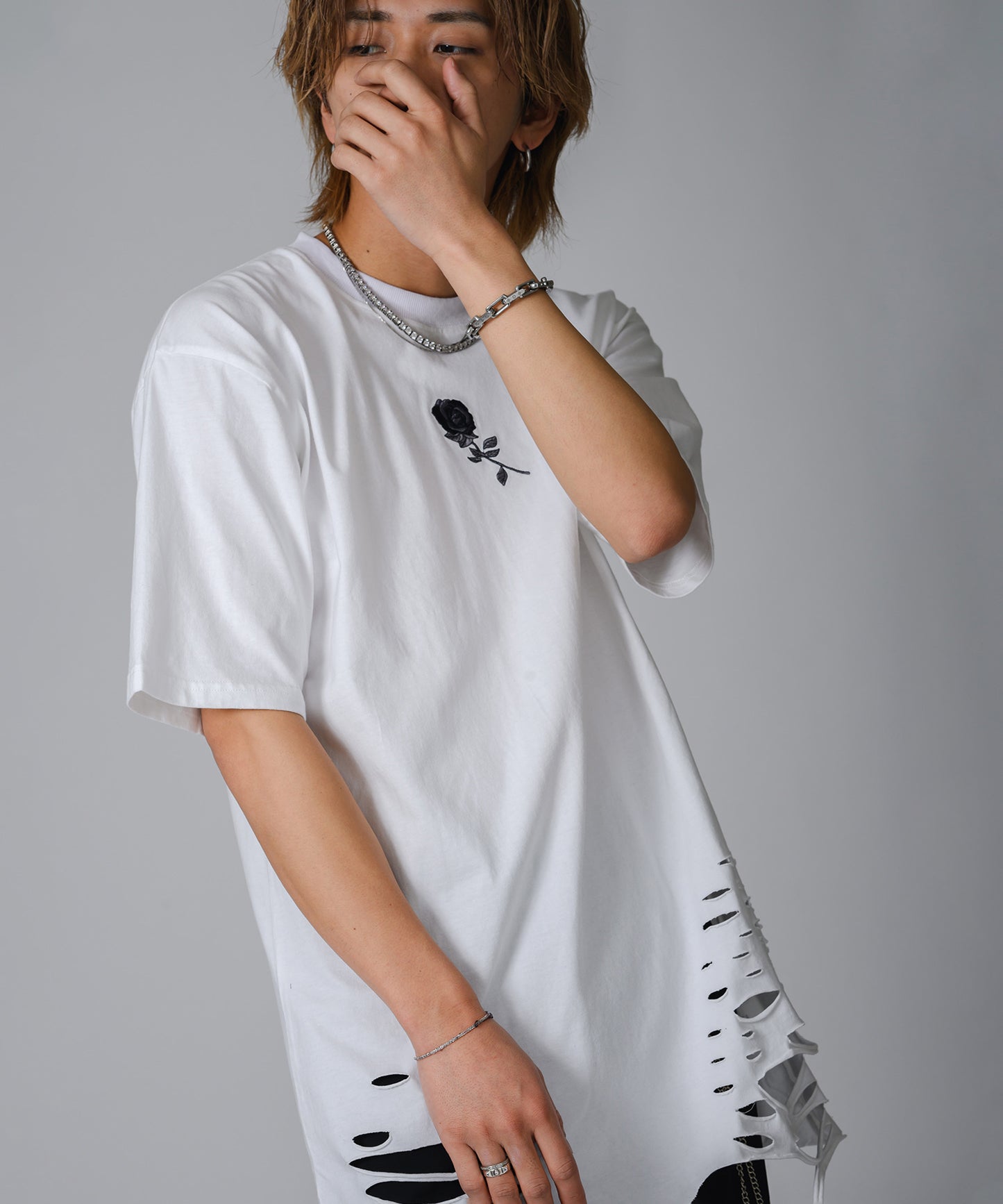 ローズ刺繍グランジTシャツ