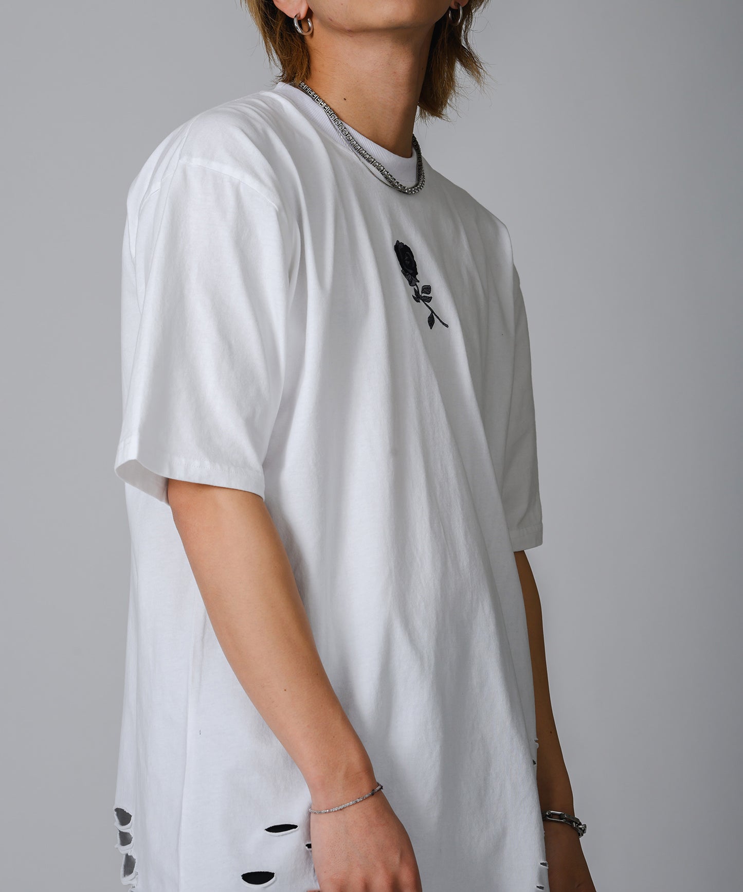 ローズ刺繍グランジTシャツ