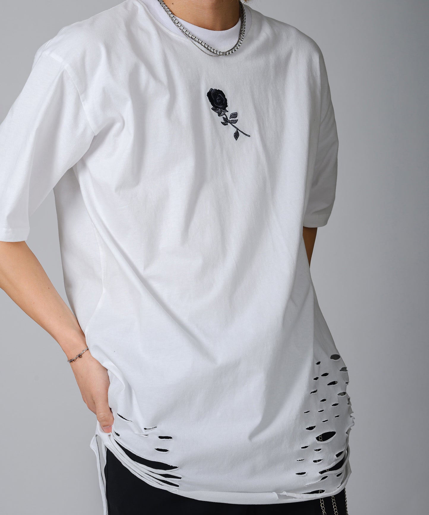 ローズ刺繍グランジTシャツ