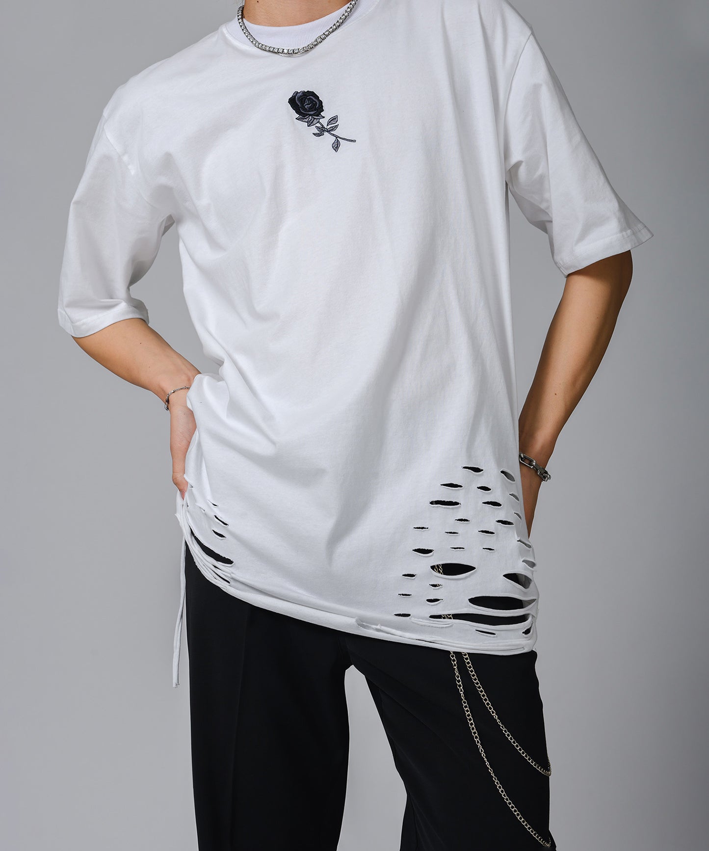 ローズ刺繍グランジTシャツ