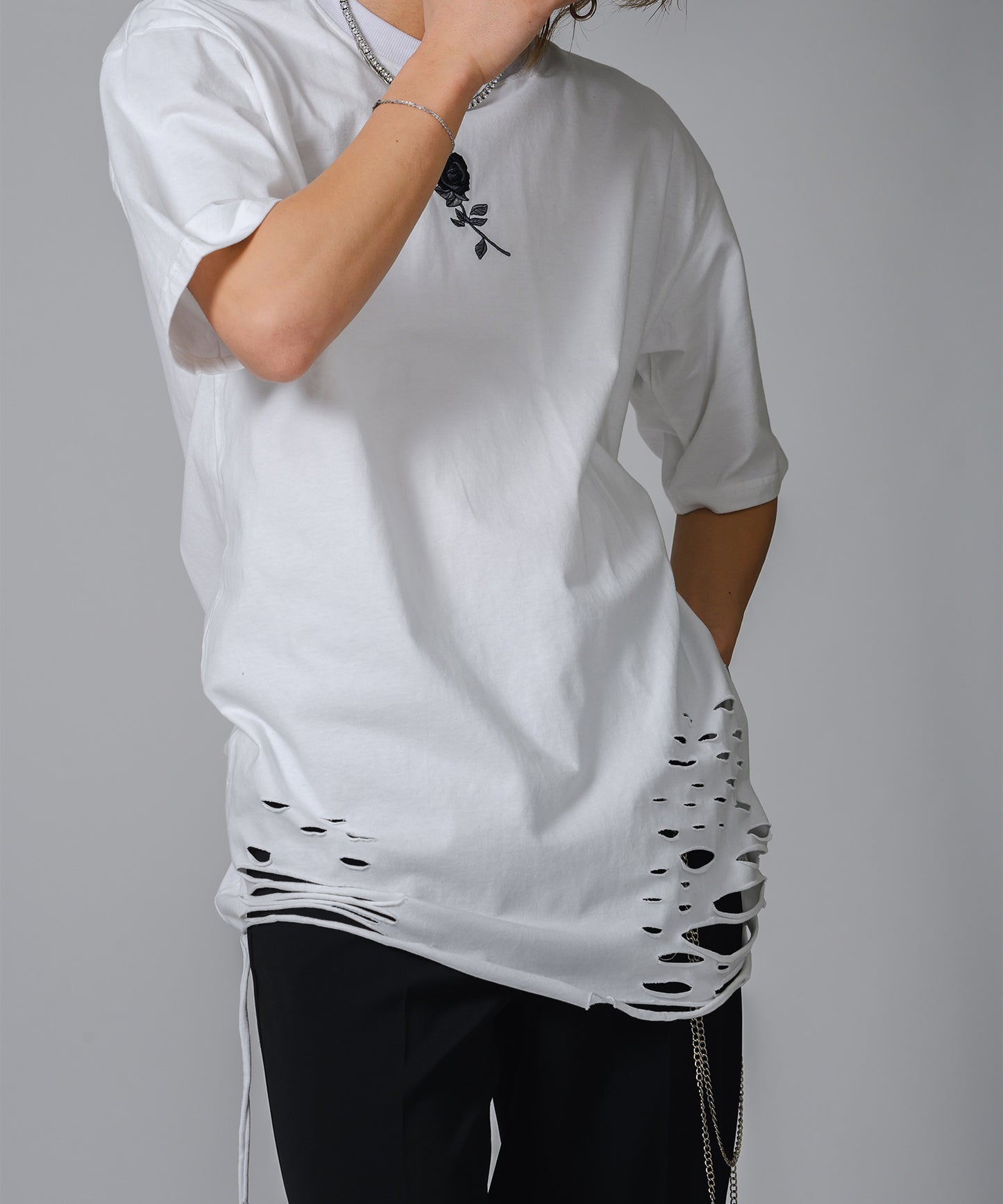 ローズ刺繍グランジTシャツ