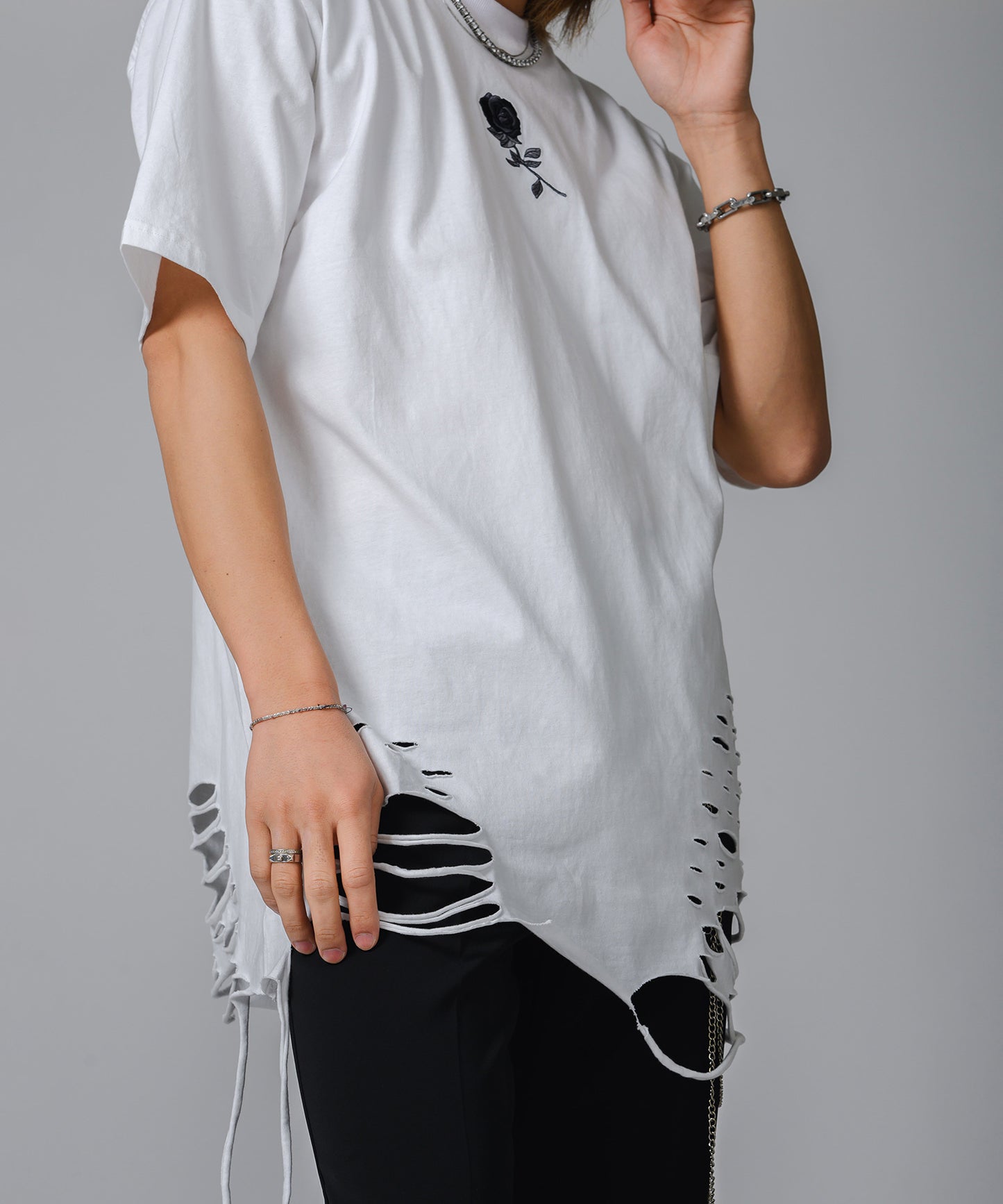 ローズ刺繍グランジTシャツ