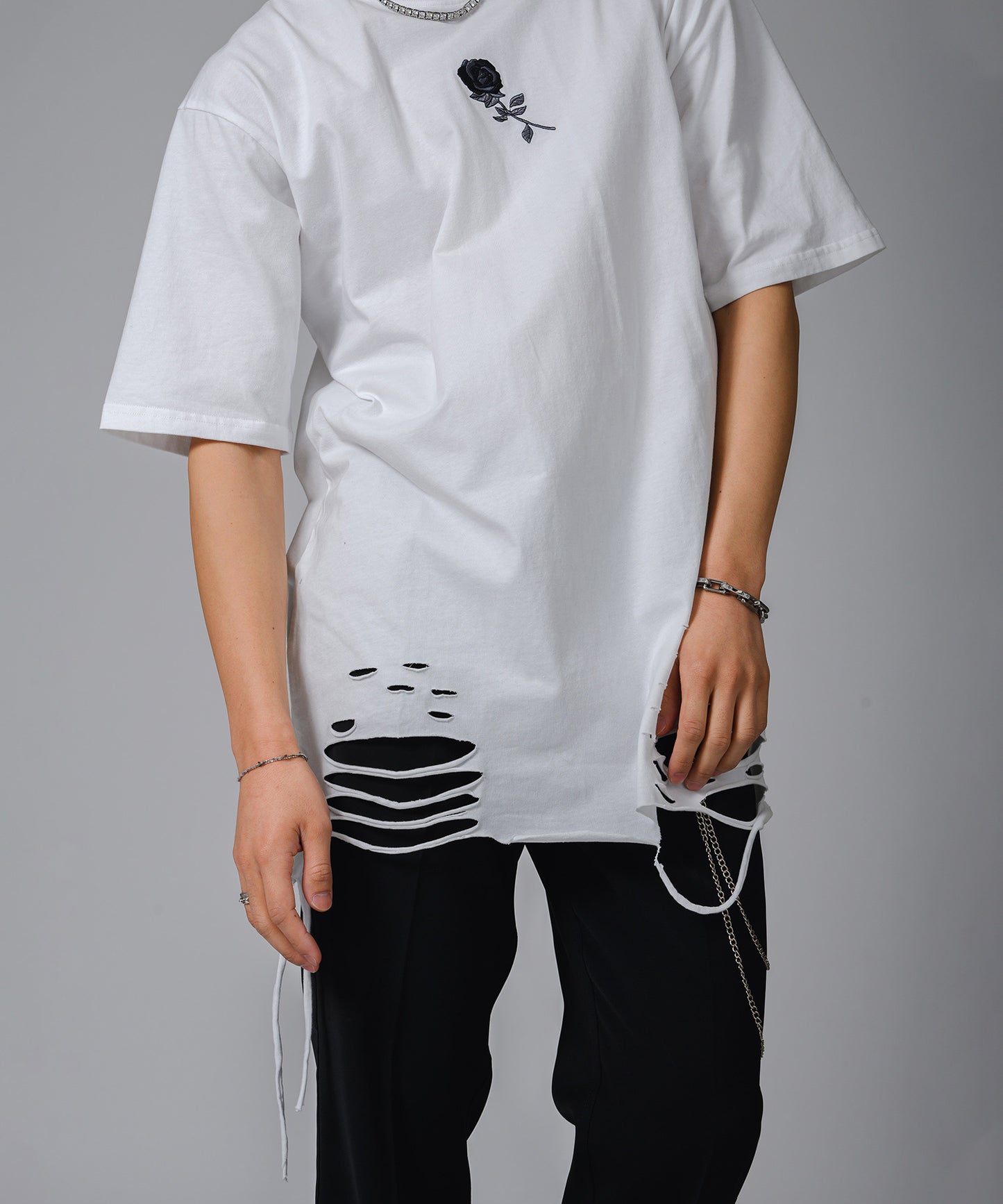 ローズ刺繍グランジTシャツ