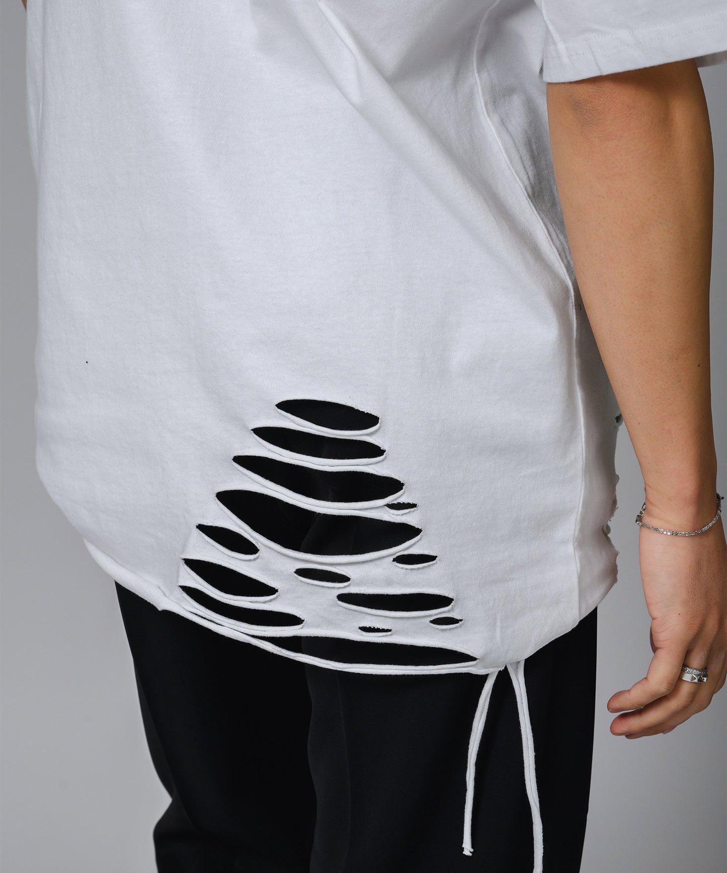 ローズ刺繍グランジTシャツ