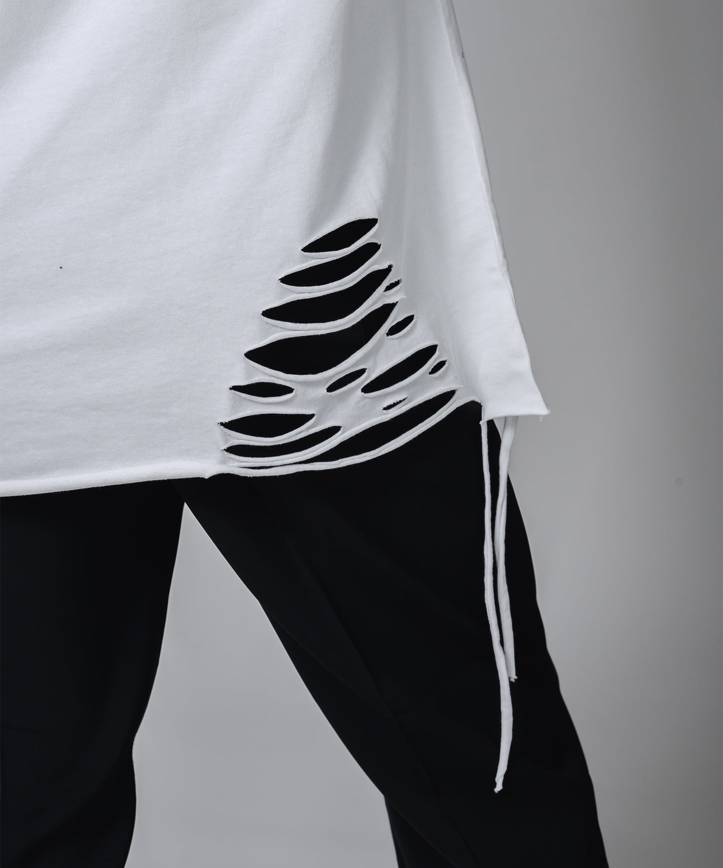 ローズ刺繍グランジTシャツ