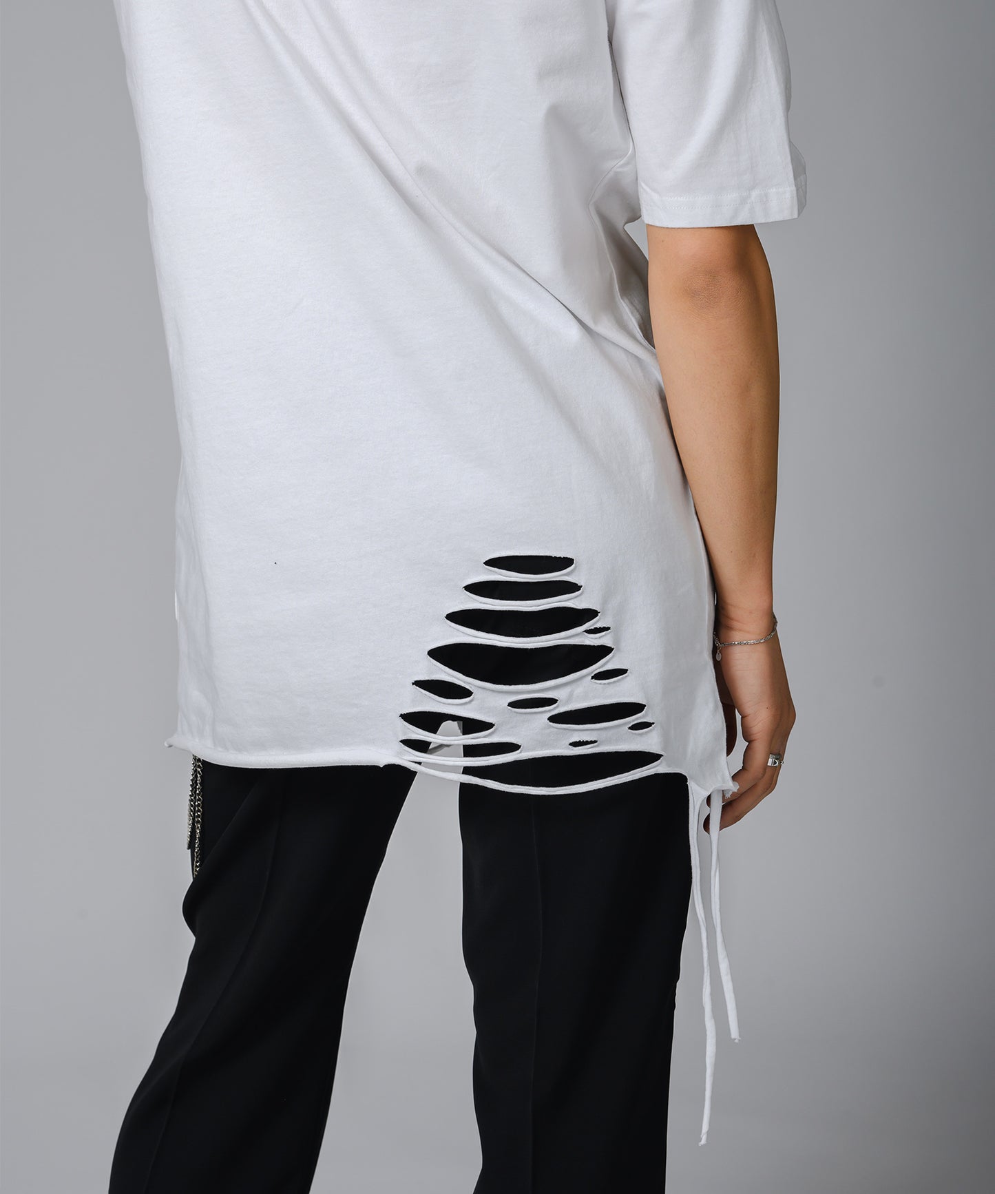 ローズ刺繍グランジTシャツ
