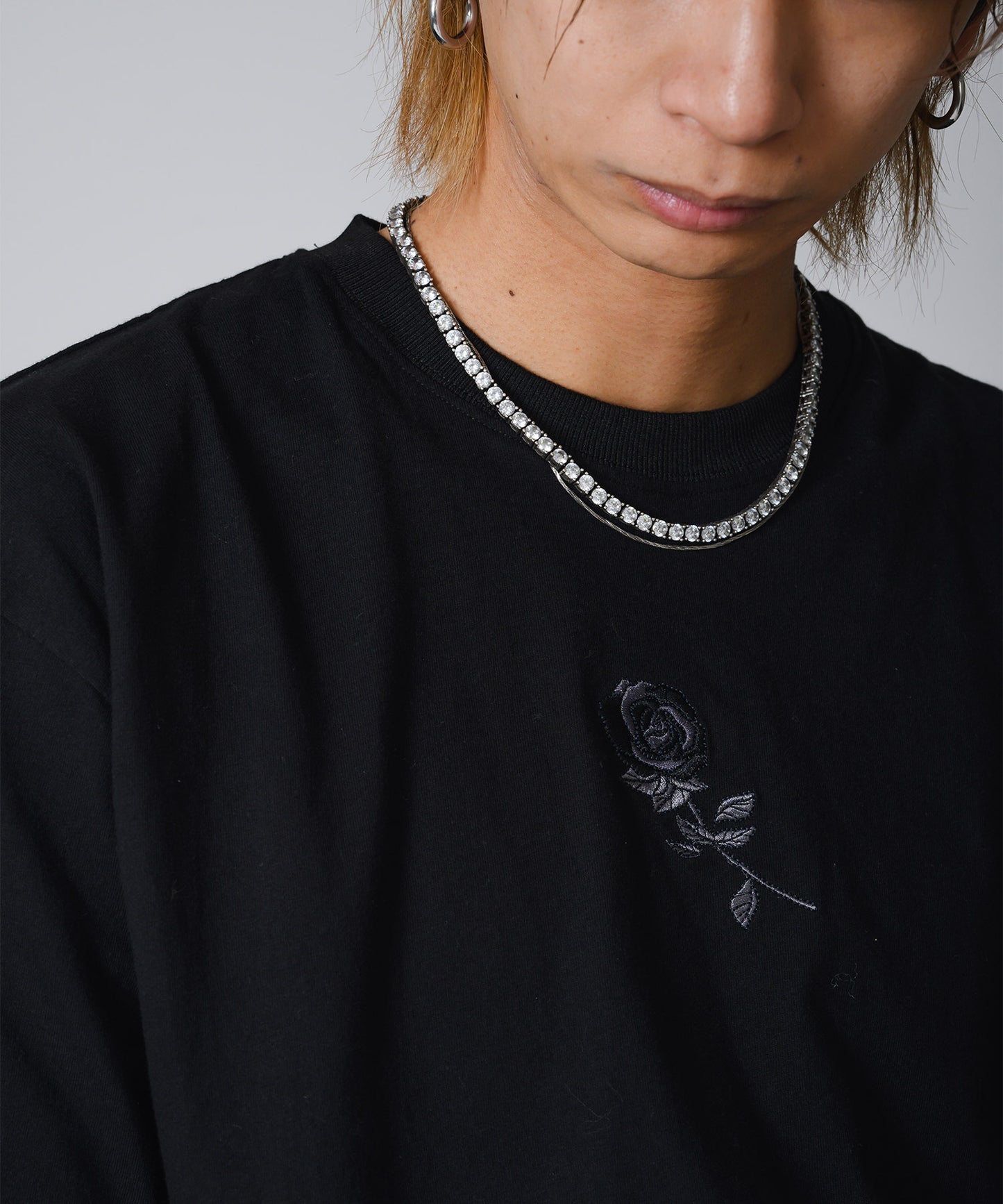 ローズ刺繍グランジTシャツ