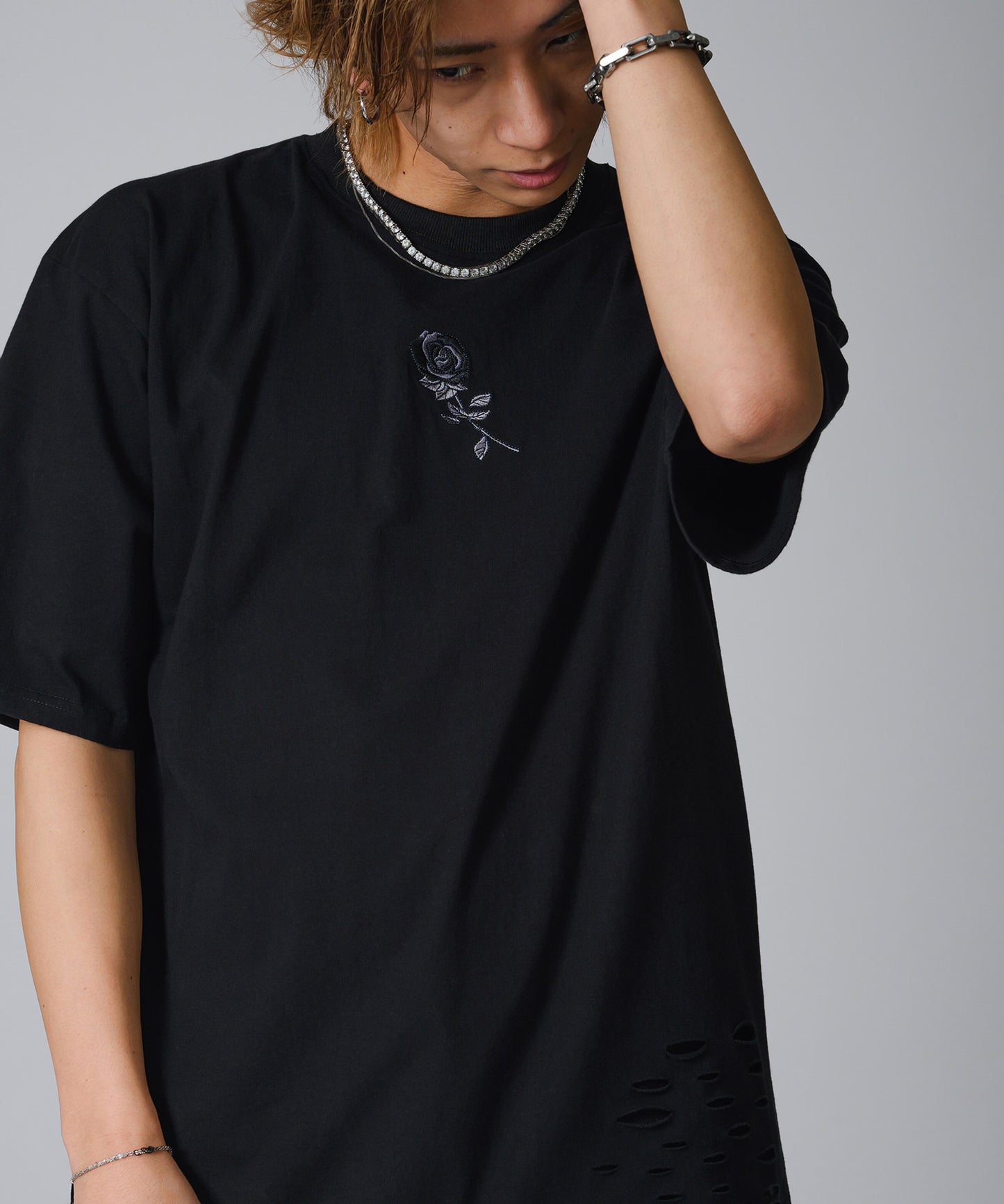 ローズ刺繍グランジTシャツ