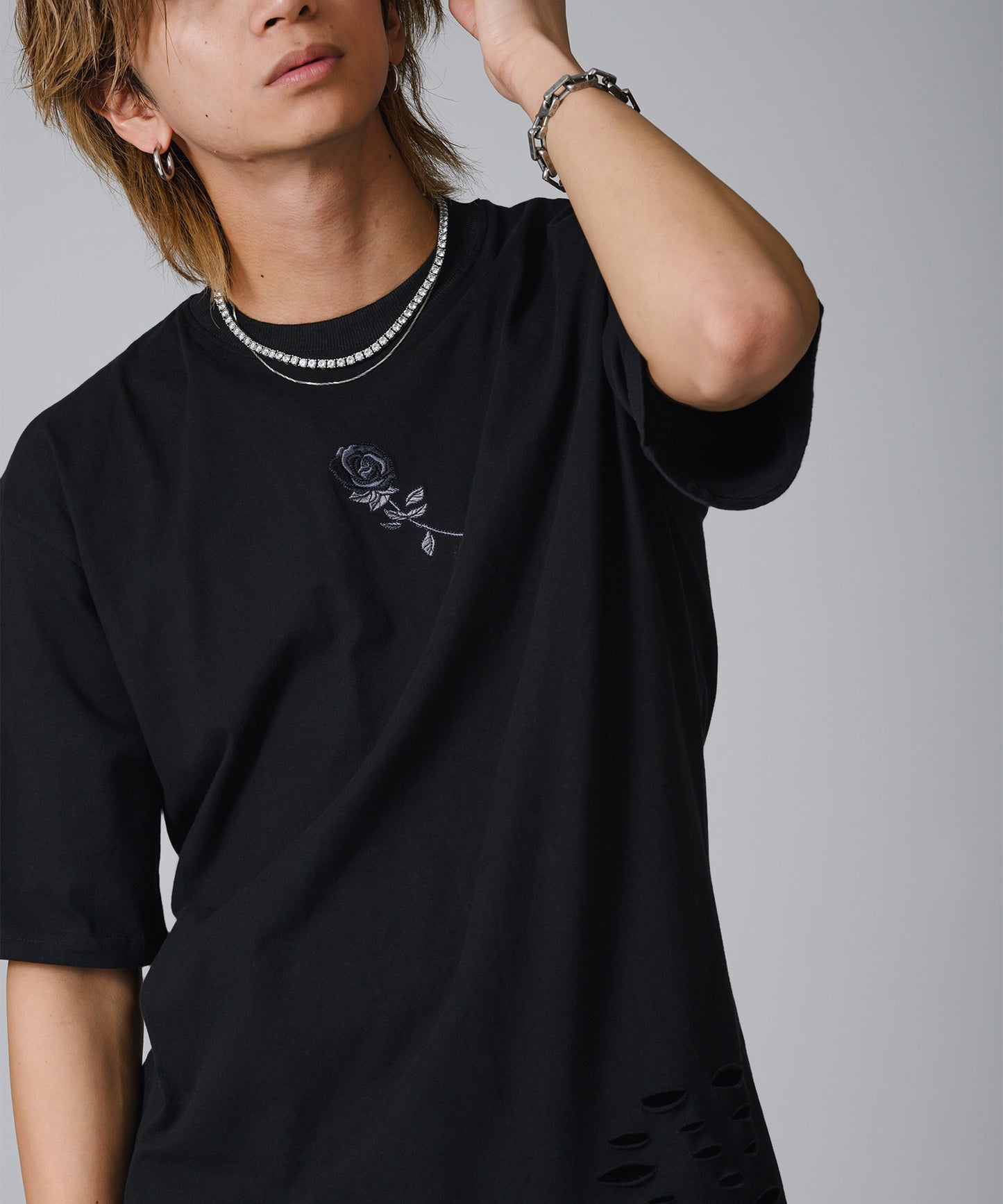 ローズ刺繍グランジTシャツ