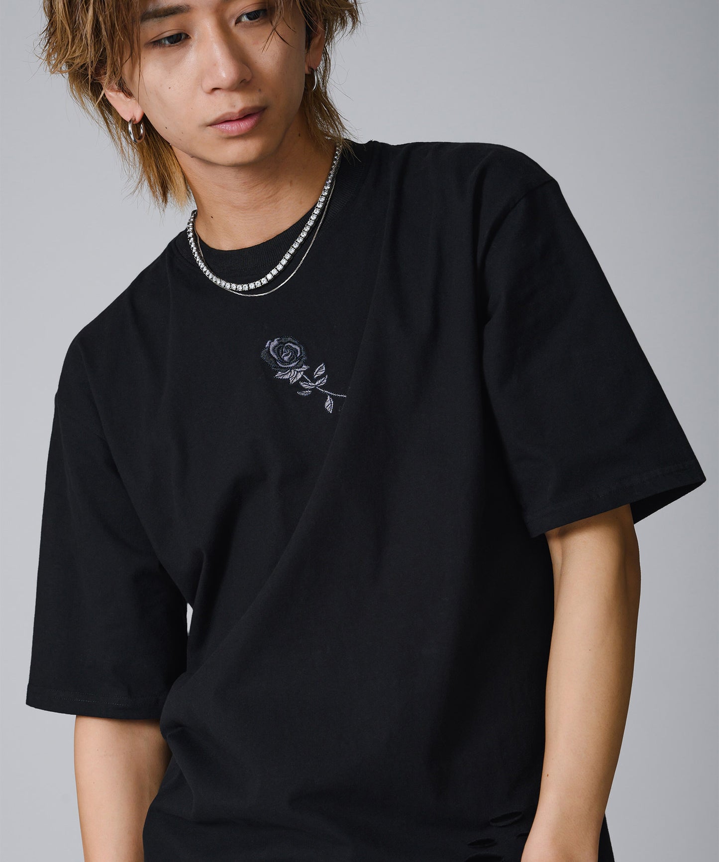 ローズ刺繍グランジTシャツ