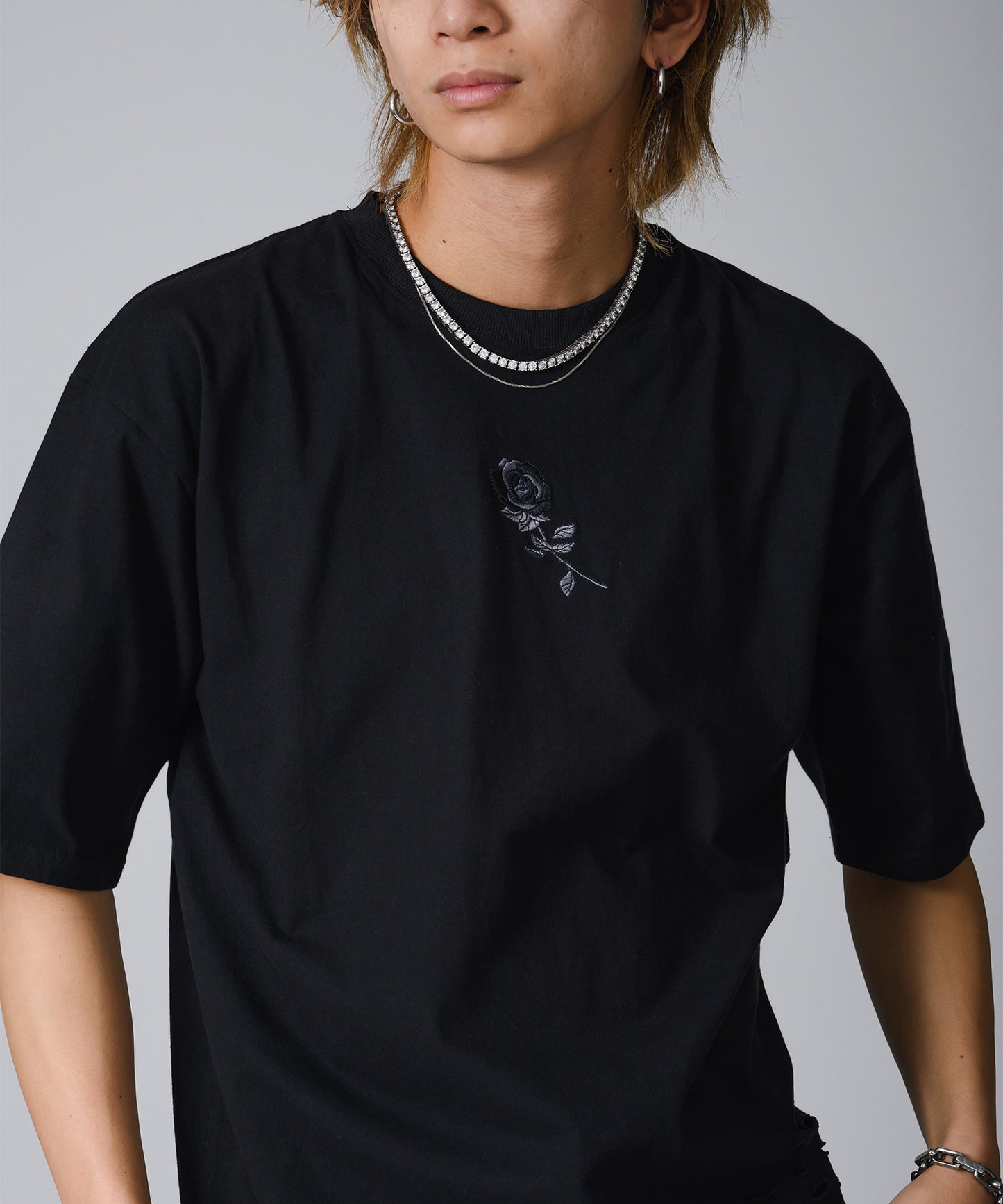 ローズ刺繍グランジTシャツ