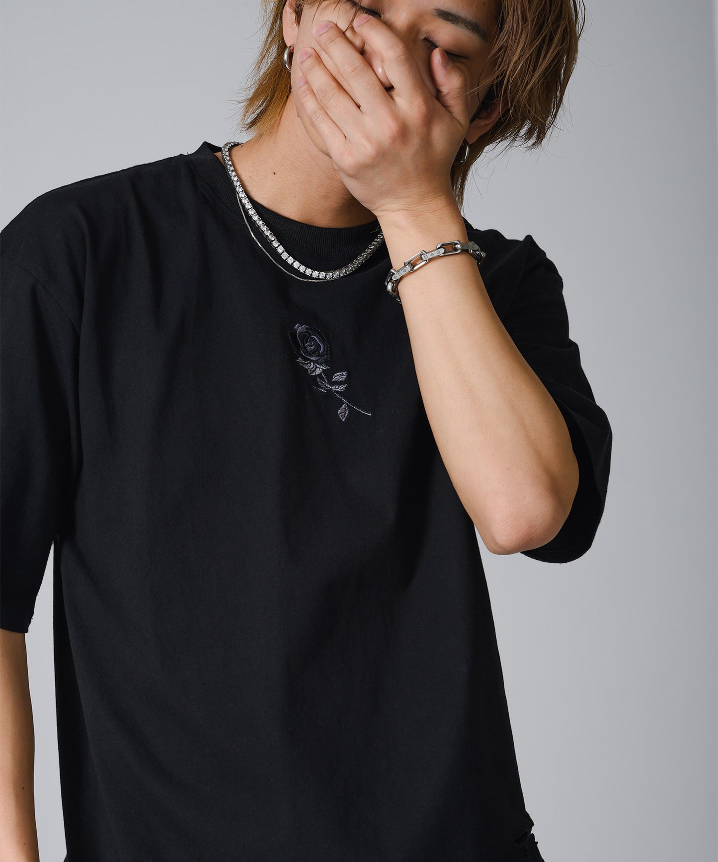 ローズ刺繍グランジTシャツ