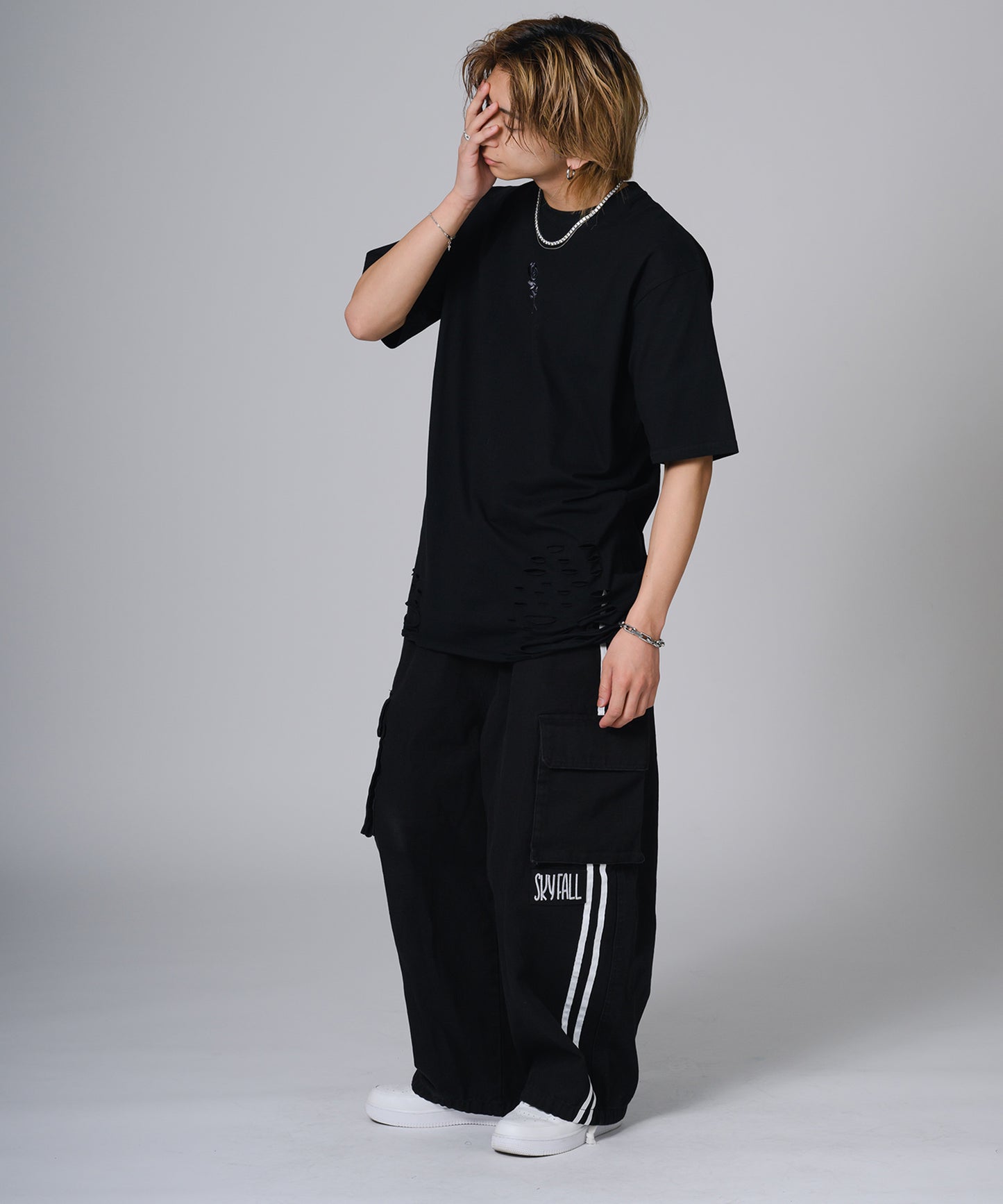 ローズ刺繍グランジTシャツ