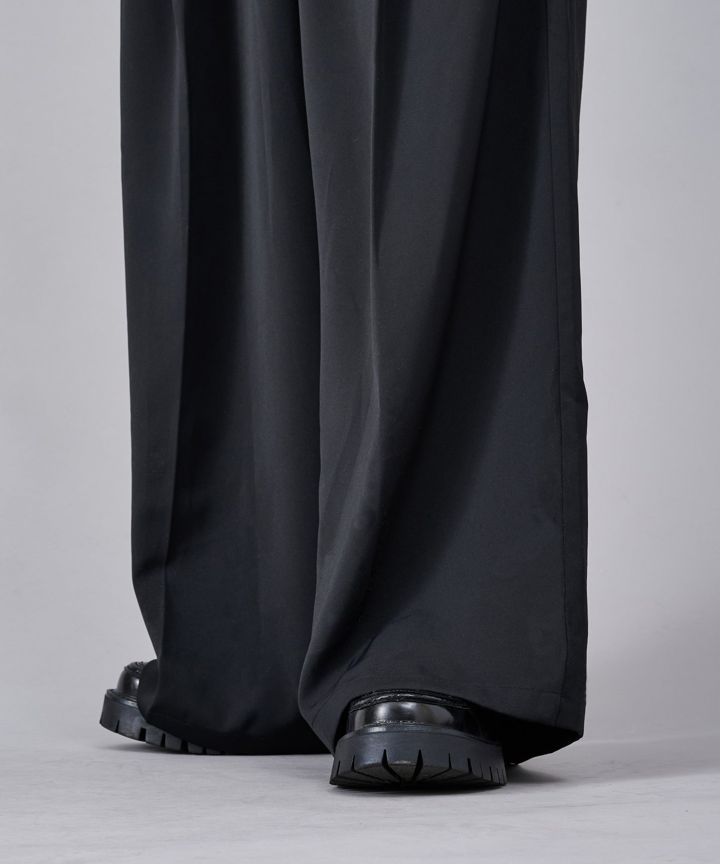 ワイドバギーパンツ