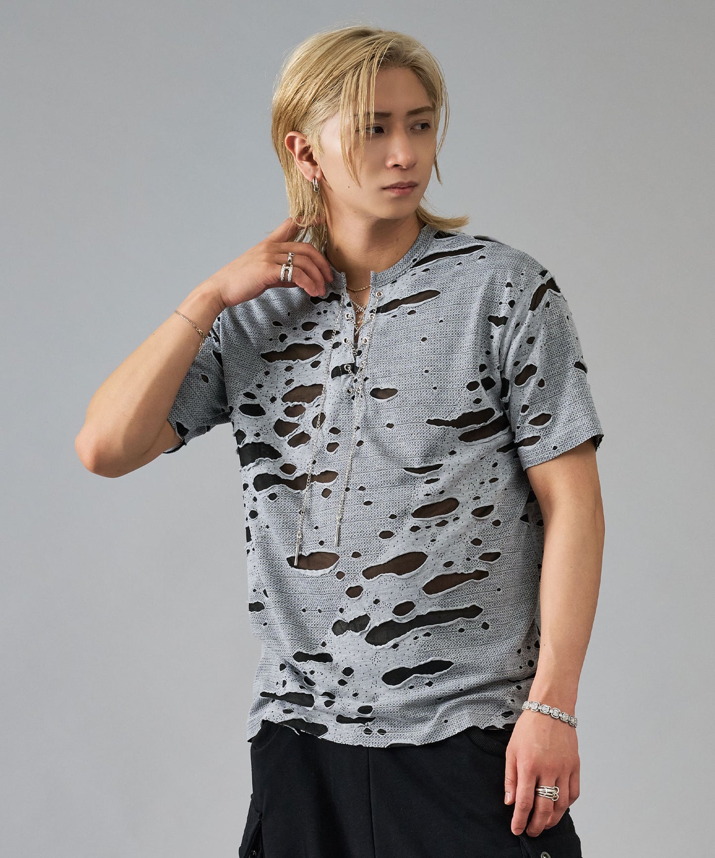 チェーンレースアップTシャツ