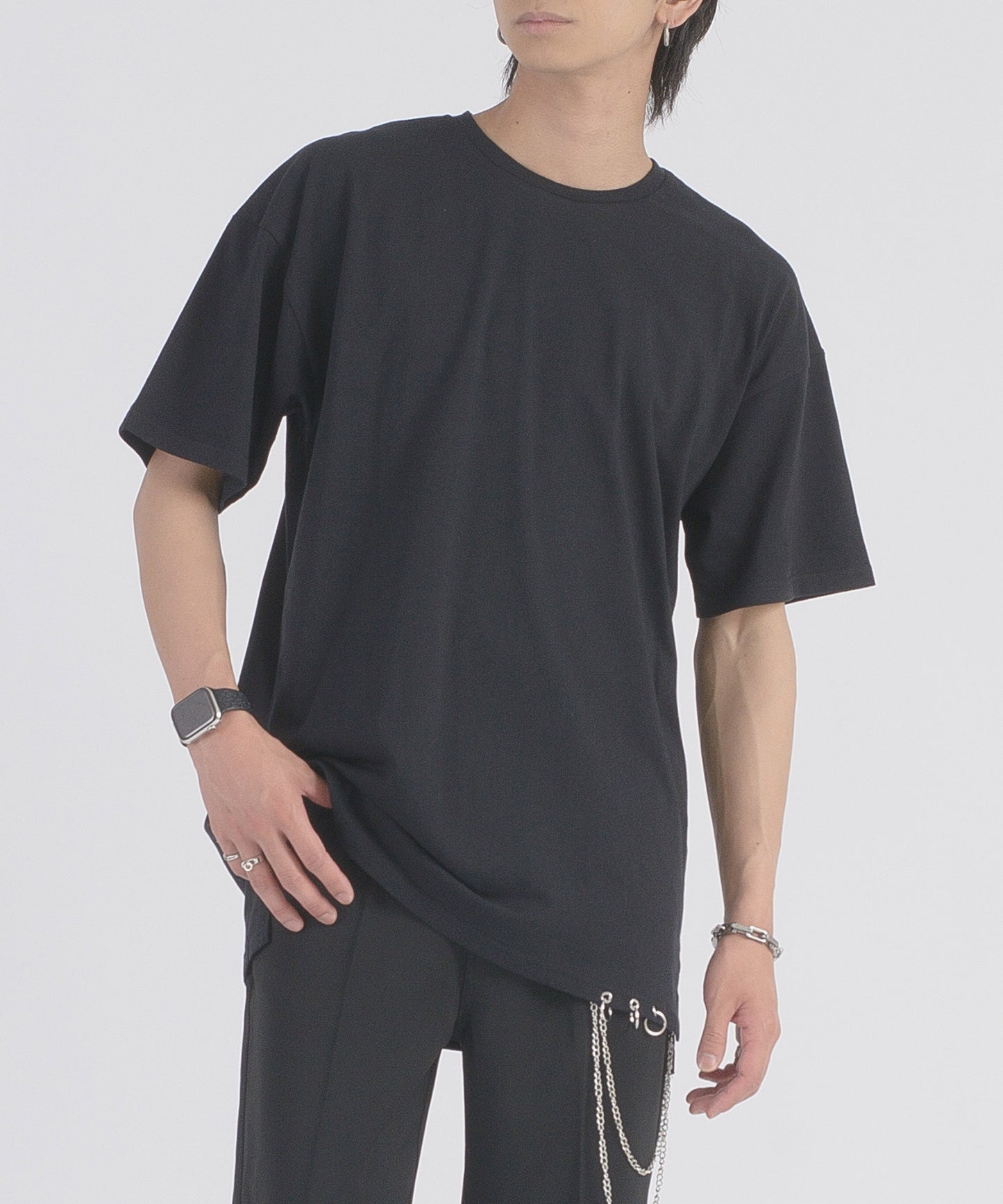 裾ピアスTシャツ